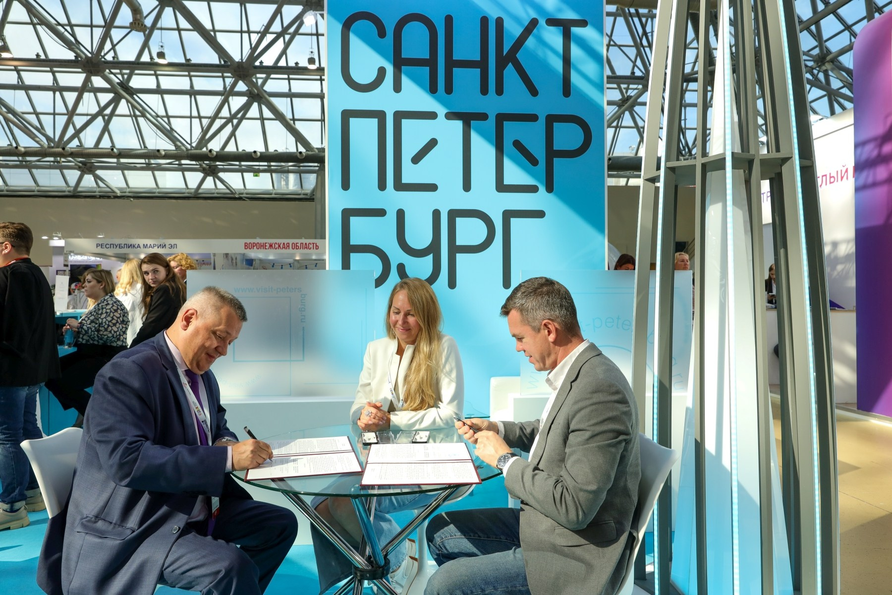 Съёмка стенда на выставке. Фотограф на мероприятие в Москве Марик