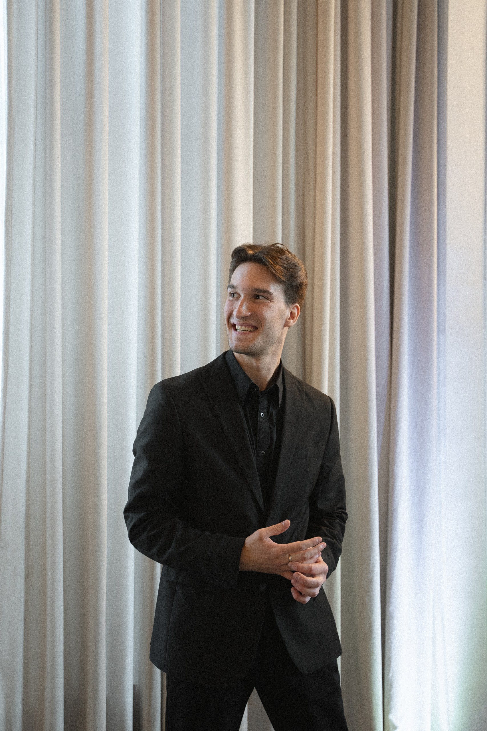 Обо мне. Ведущий Елисей Медведев