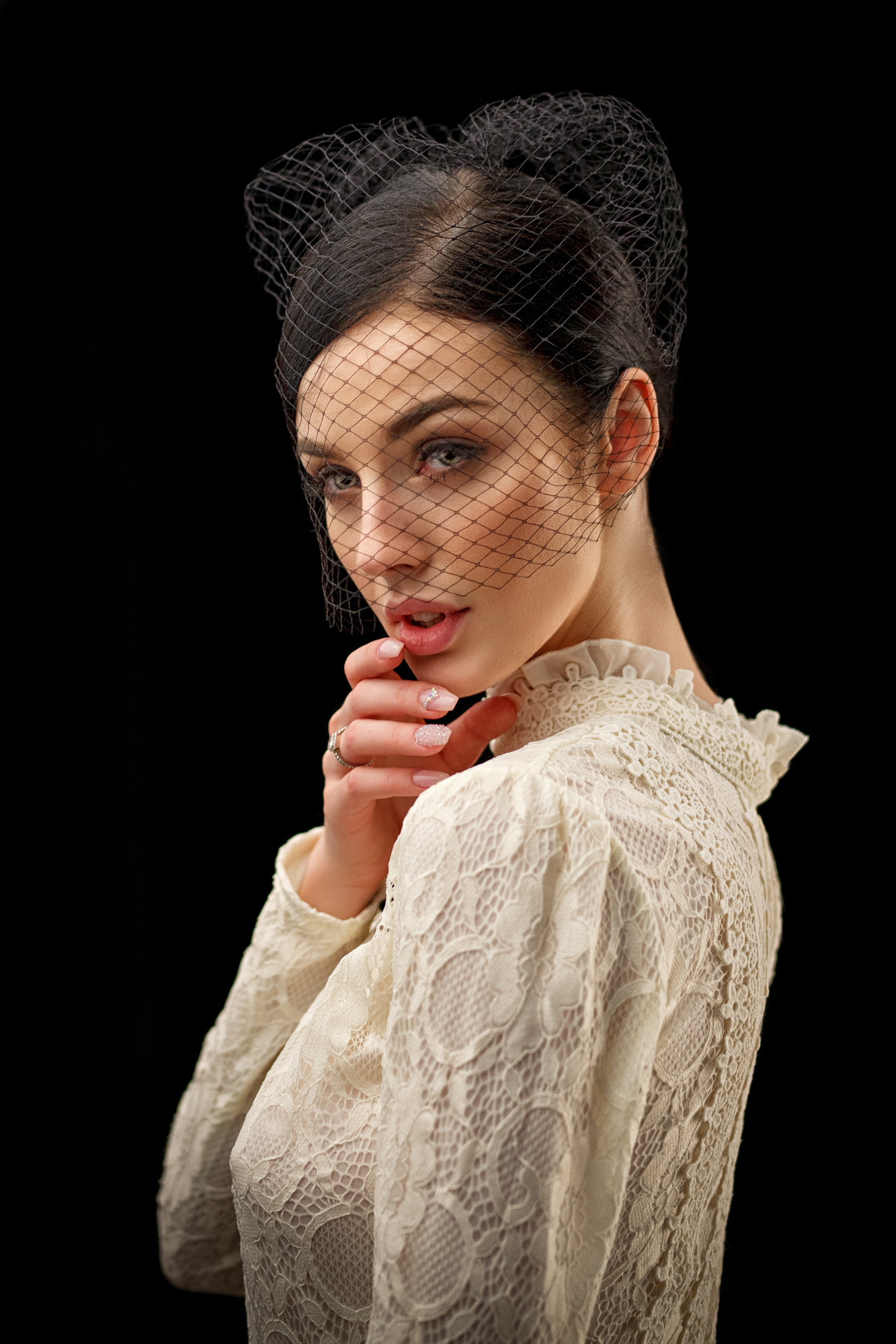 Портрет девушки в вуале