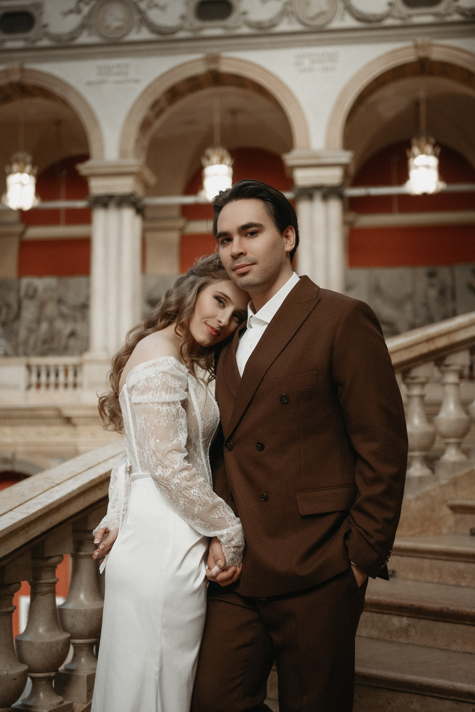 Закрытые места для свадебной фотосессии в дождь, осенью или зимой. Свадебный фотограф в Санкт-Петербурге Венера Ахметова