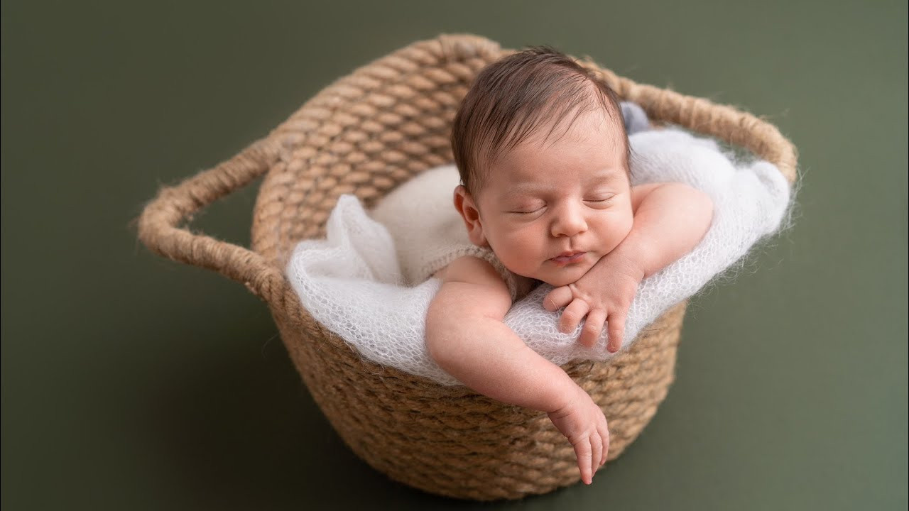 Видео с фотосъемки новорожденных малышей — фотограф Кристина Иевлева