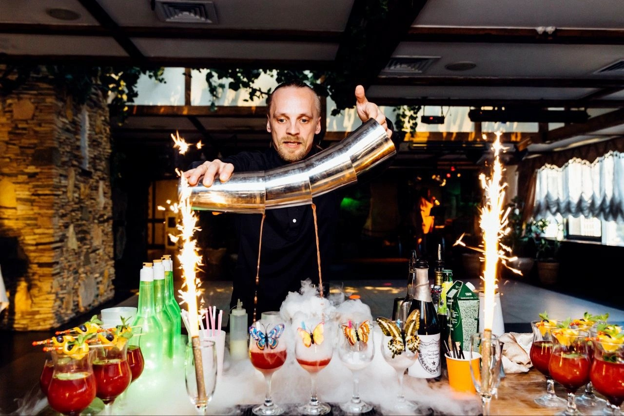 Ведущий + диджей + кавер-певица + флейринг-шоу на любой праздник для детей и взрослых в Москве и МО