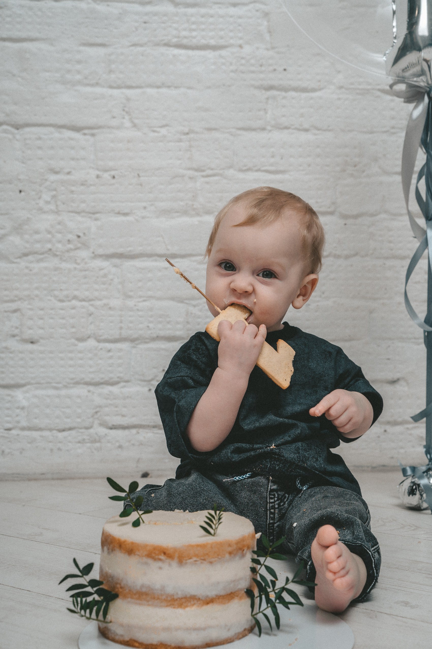 Фотосессия на 1 годик ребенка, первый день рождения малыша в Москве. Фотограф и видеограф от проекта Продолжение рода. Фотографы на роды в Москве. Фото и видео родов. Фотопроект «Продолжение рода»