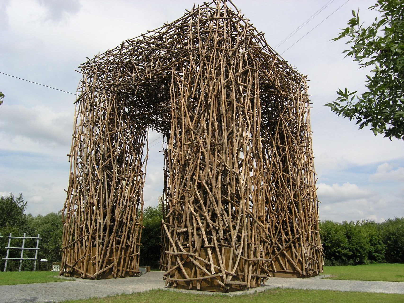 Фотосессия в ландшафтном парке Москвы — ухоженные газоны и декоративные пруды