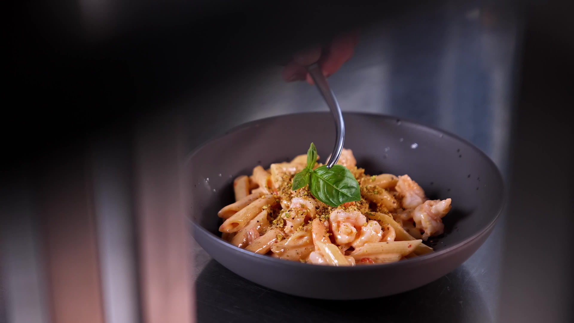 Рекламный видеоролик заказать в Москве | TOLBATOV PRODUCTION