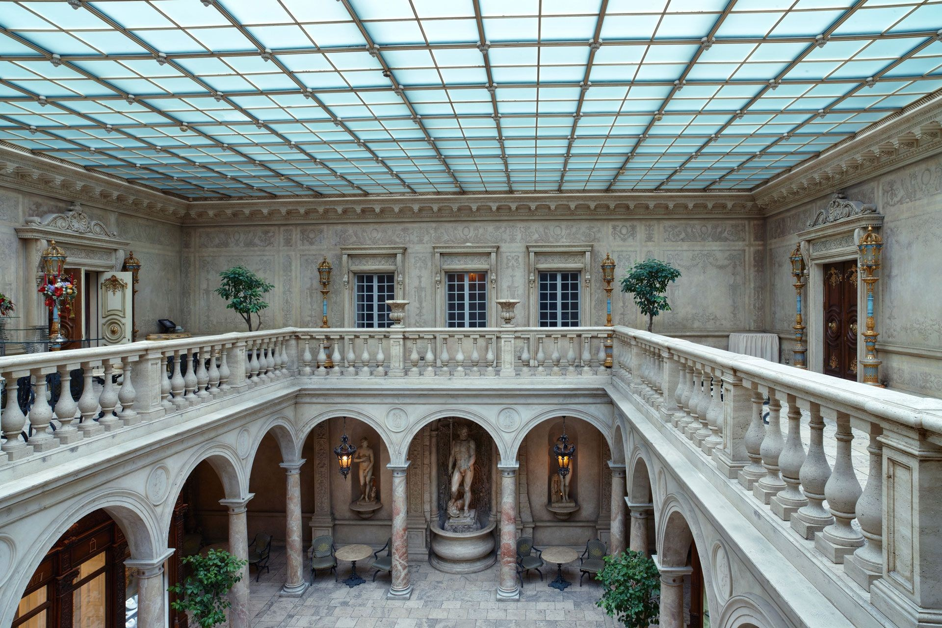 Интерьер ресторана Турандот