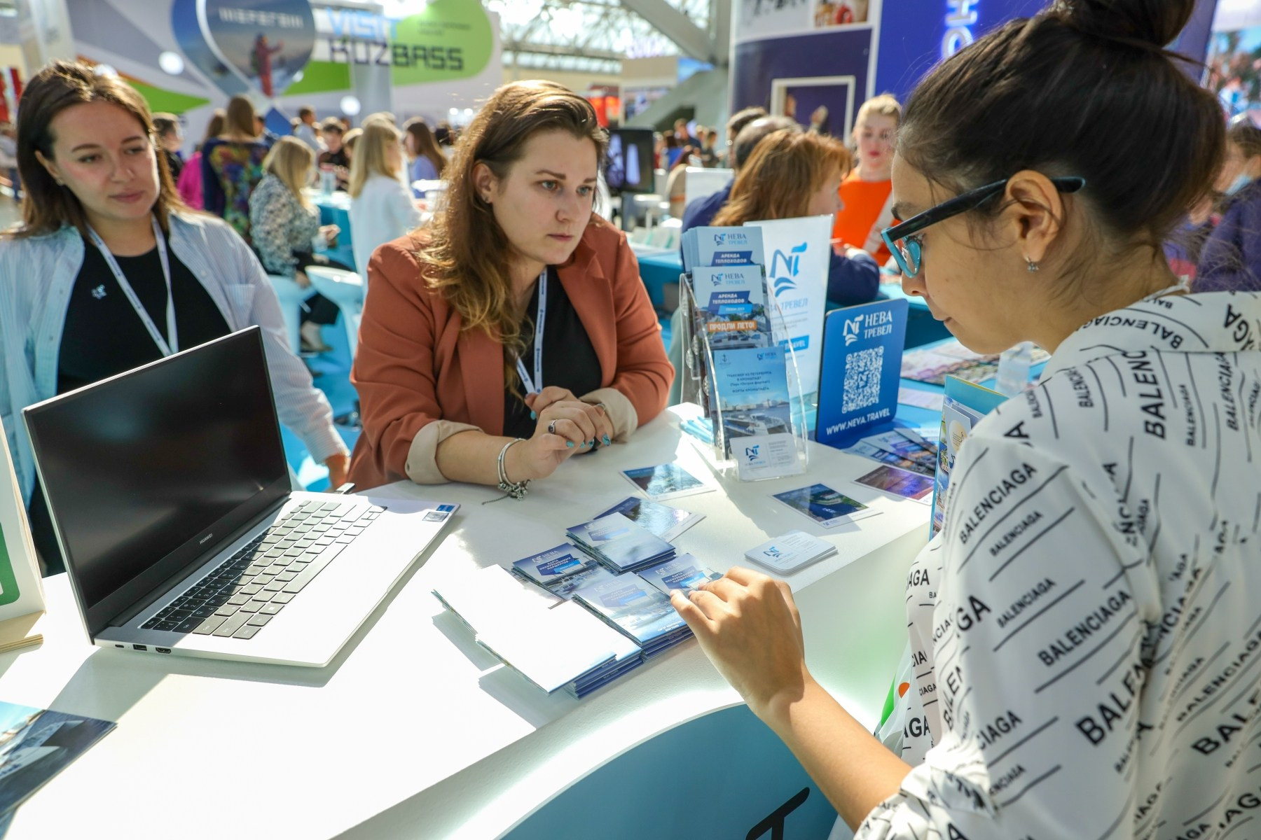 Съёмка стенда на выставке. Фотограф на мероприятие в Москве Марик
