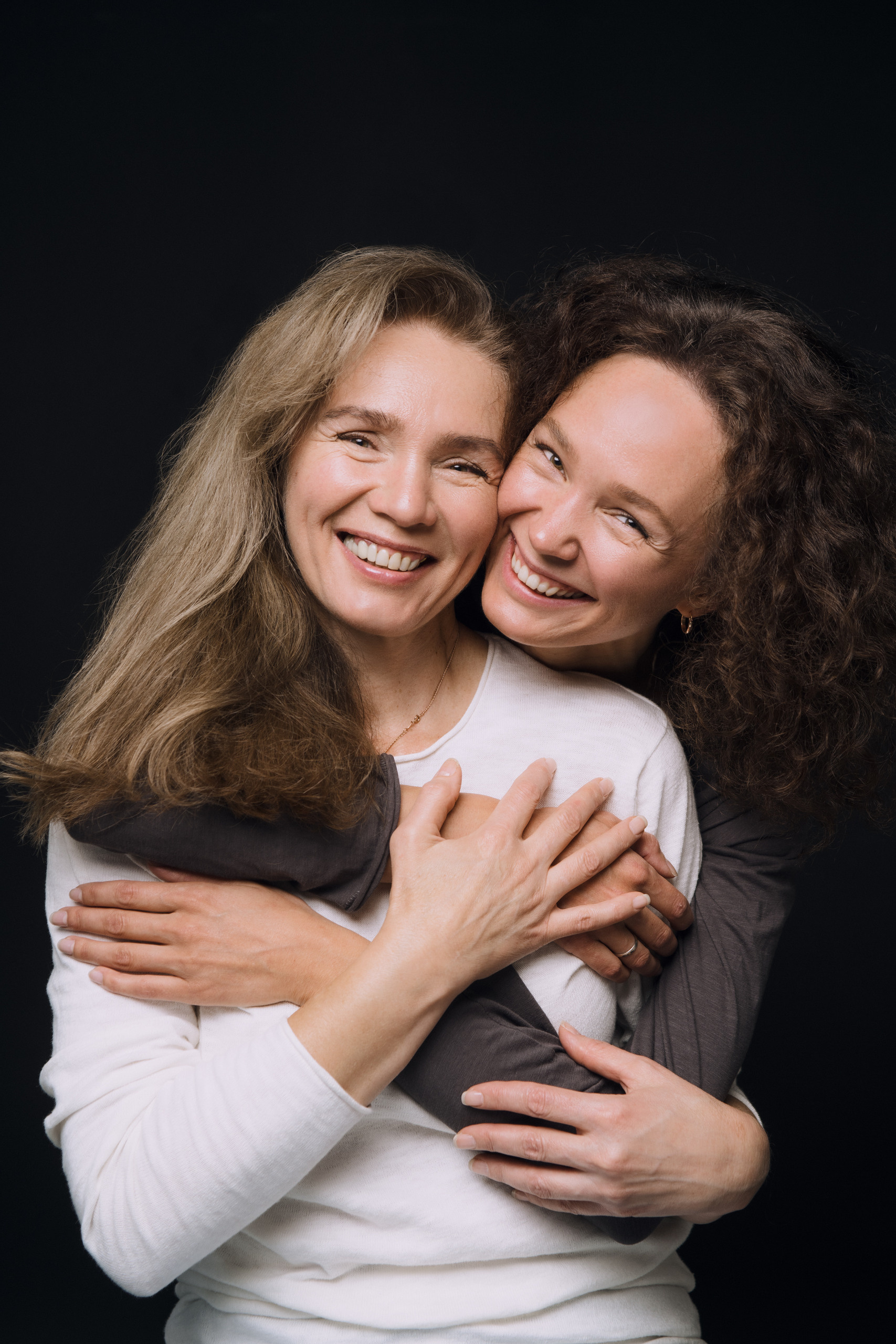 Фотодень в студии на черном фоне в Архангельске