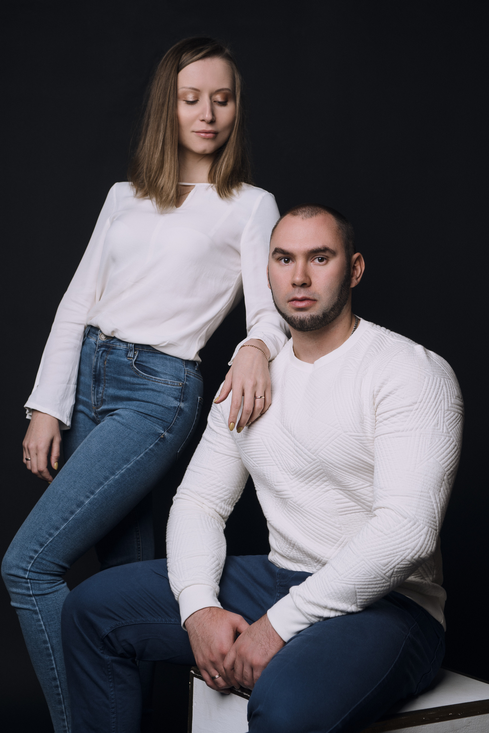 Фотодень в студии на черном фоне в Архангельске