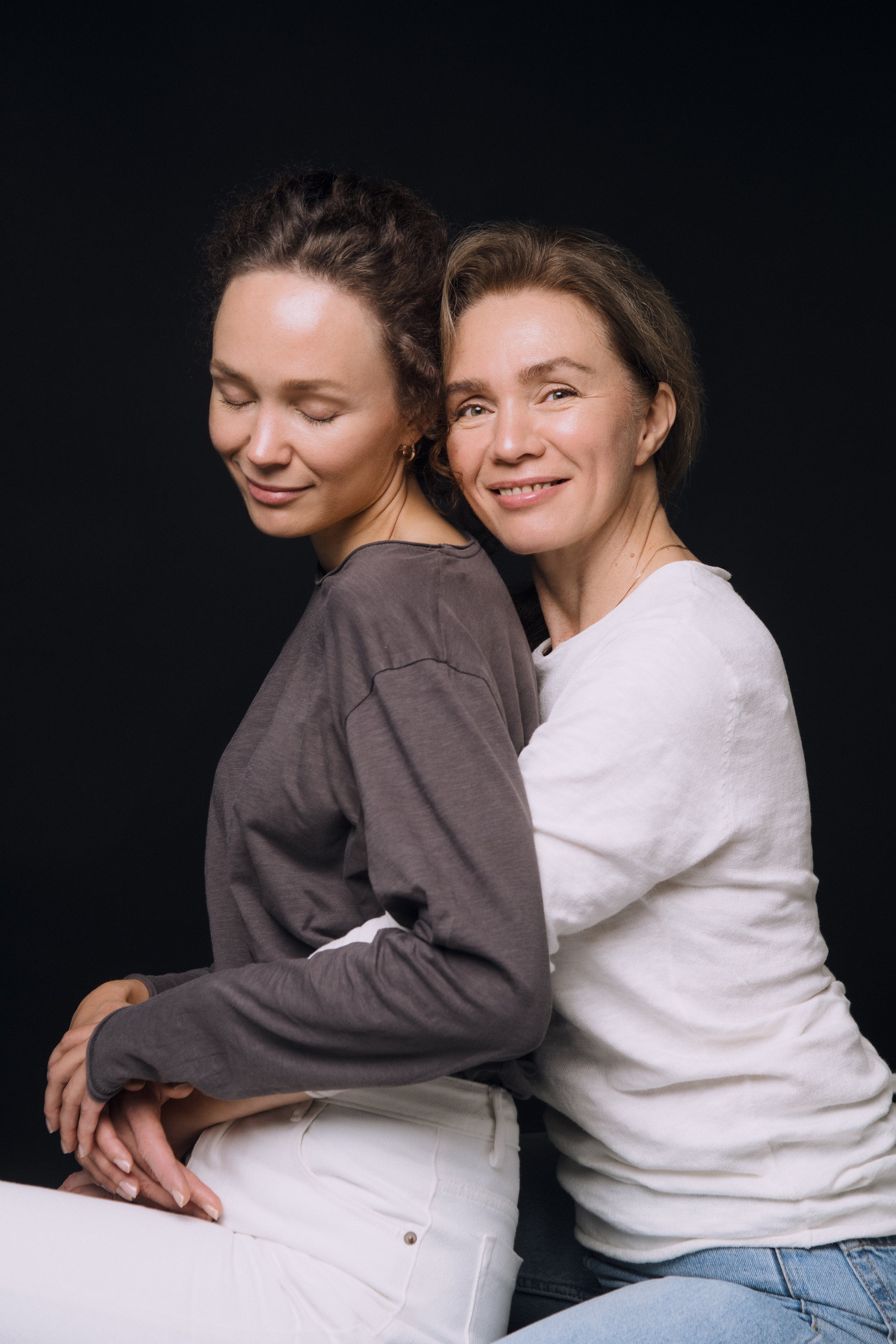 Фотодень в студии на черном фоне в Архангельске