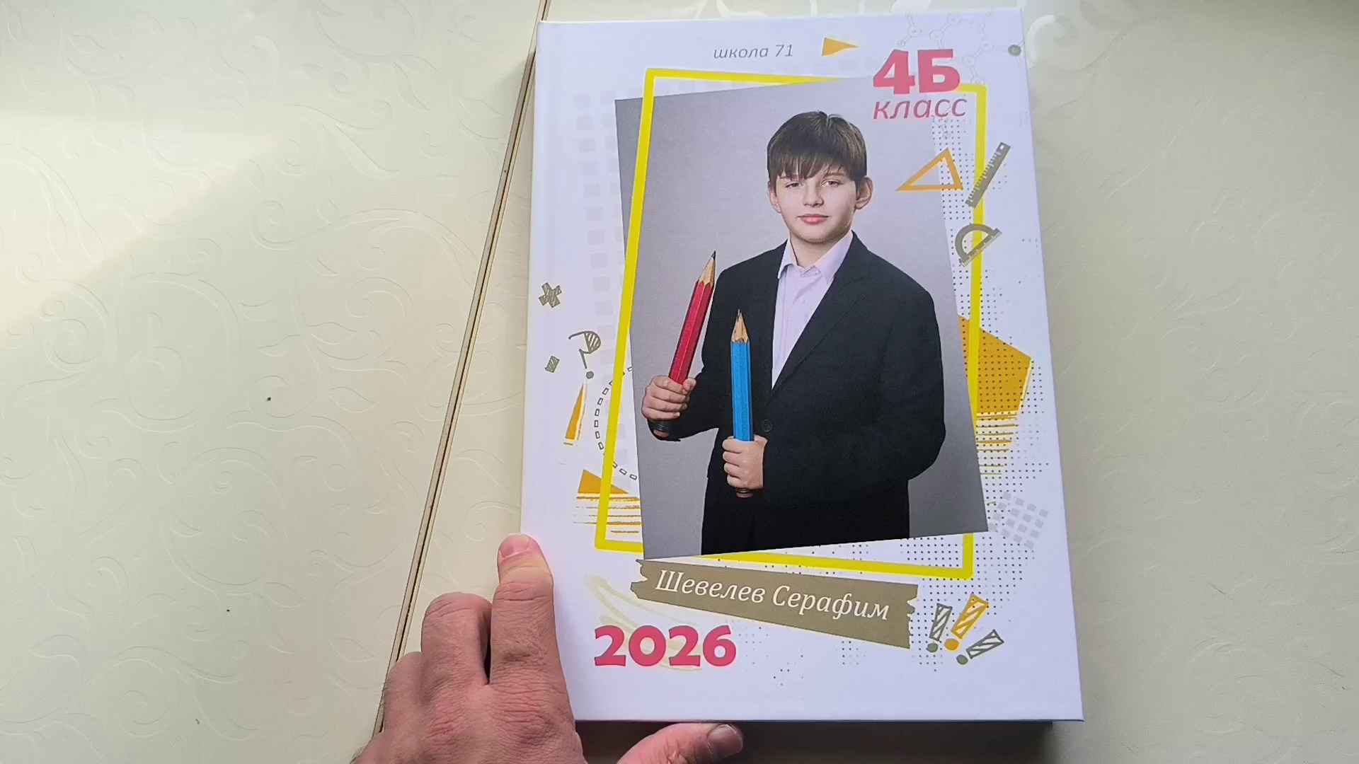 Альбом 25 разворотов. Выпускные альбомы для детского сада и школы в Брянске