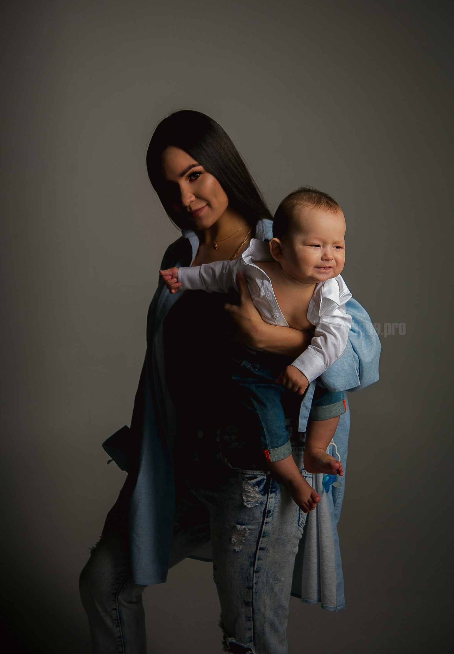 #фотосессия #фотографекатеринбург #dmitrieva_96 #дмитриевакатеринафотограф#семейныйфотографекб #катядмитриеваекб  #фотографноворожденныхекб #фотосессиявстудииекб #екатеринбург #екамама #детиэтосчастье