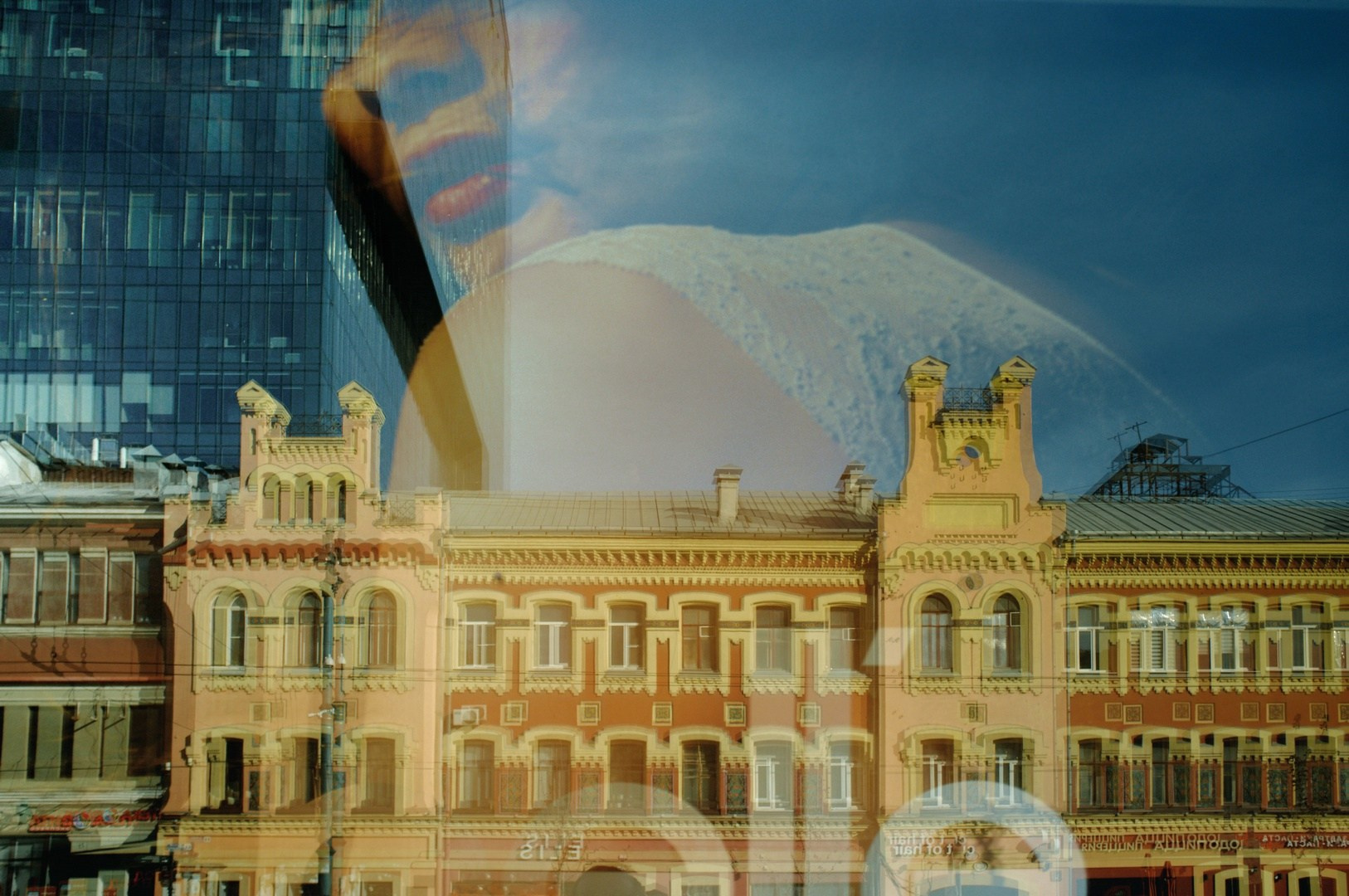 Внутри витрин / Inside the storefronts. Руслан Шувалов (поэтограф)