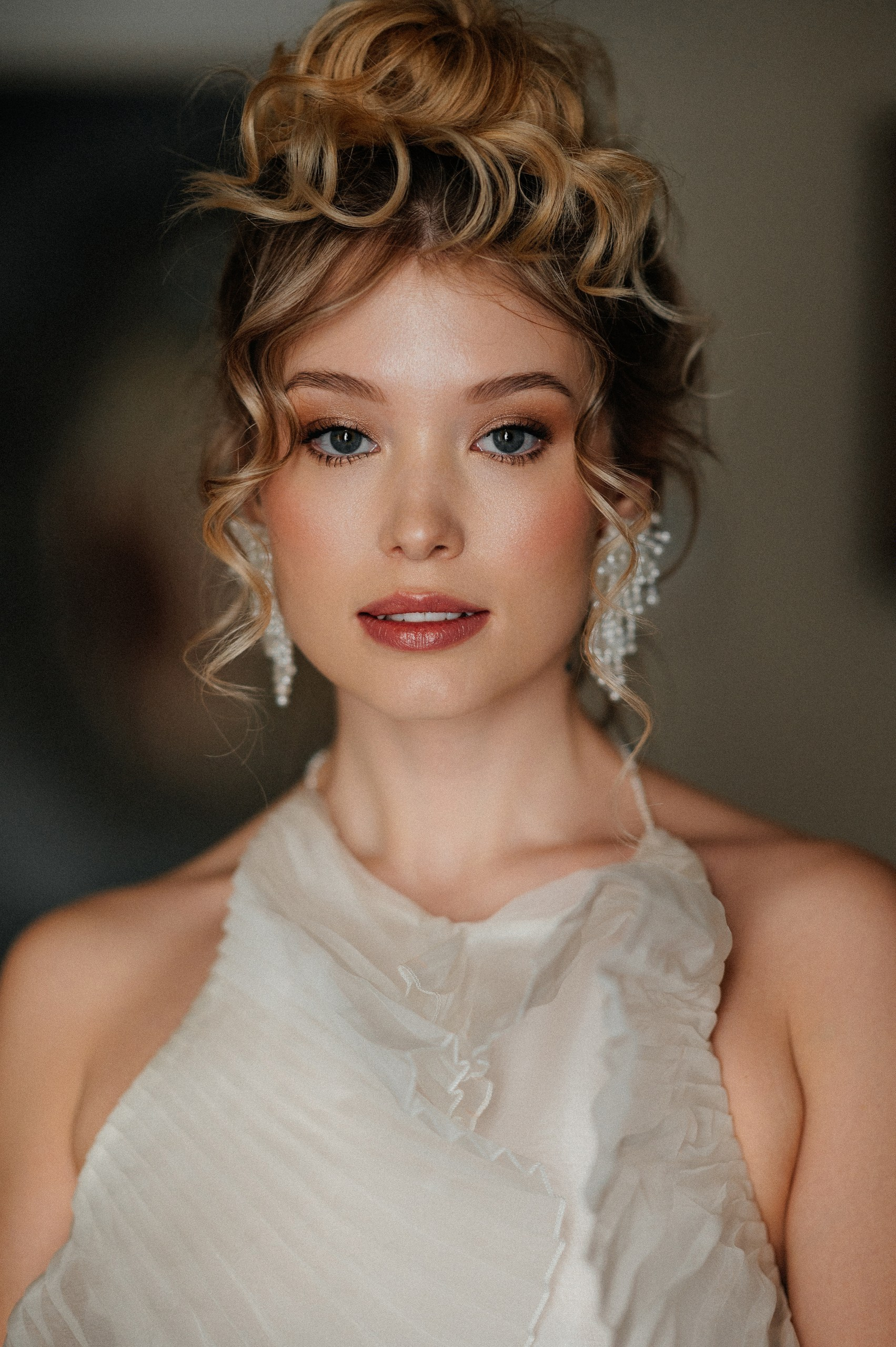 Свадебный визажист и стилист по прическам в Москве