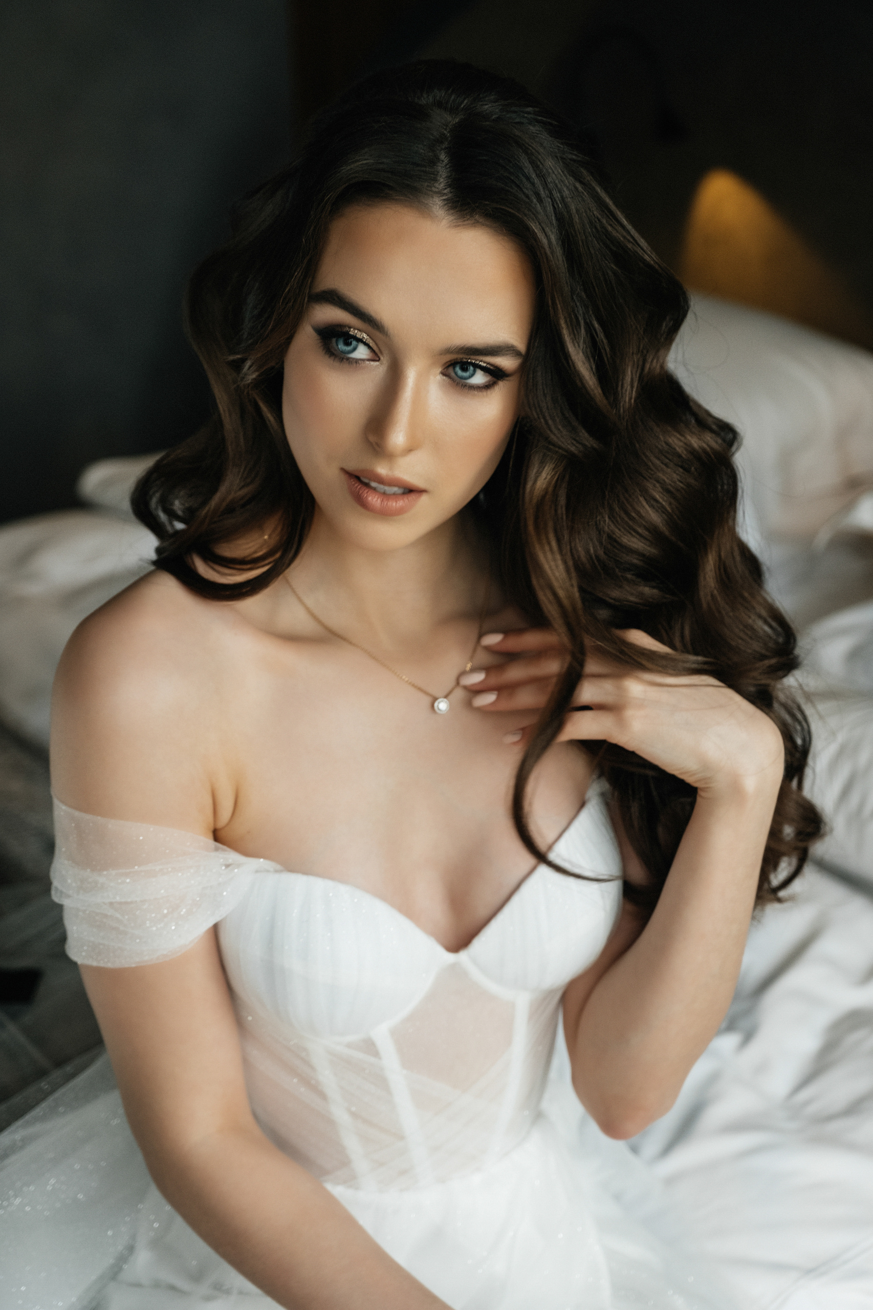 Невеста с длинными волосами