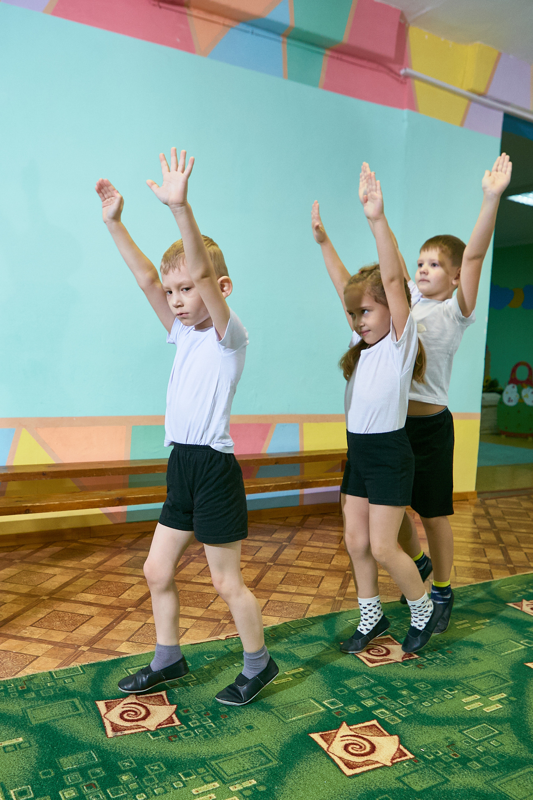 Отзывы о работе фотографа для школы и детского сада в Новосибирске. Выпускной альбом Новосибирск