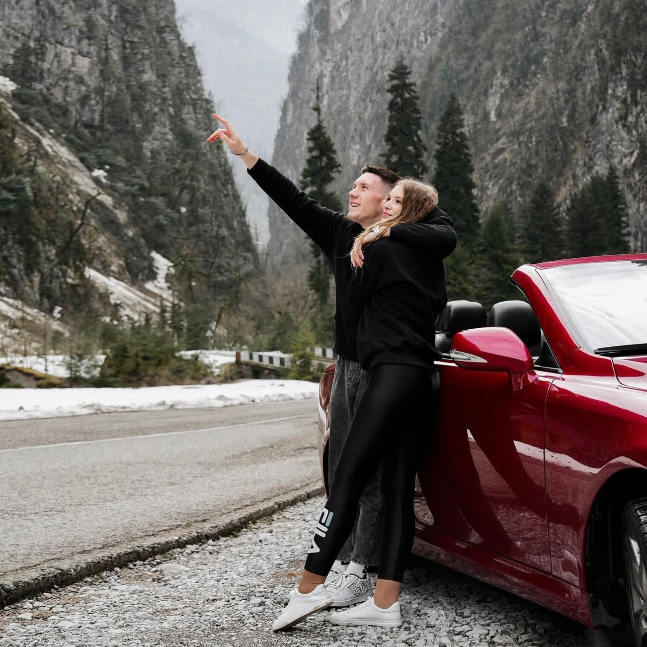 Авторские путешествия на красном кабриолете Lexus. Сочи, Адлер, Сириус, Красная Поляна, озеро Рица. Личный водитель и фотограф. Свадебный фотограф в Сочи и Адлере — Фотосессии на море и в горах | Виктор Рогулев