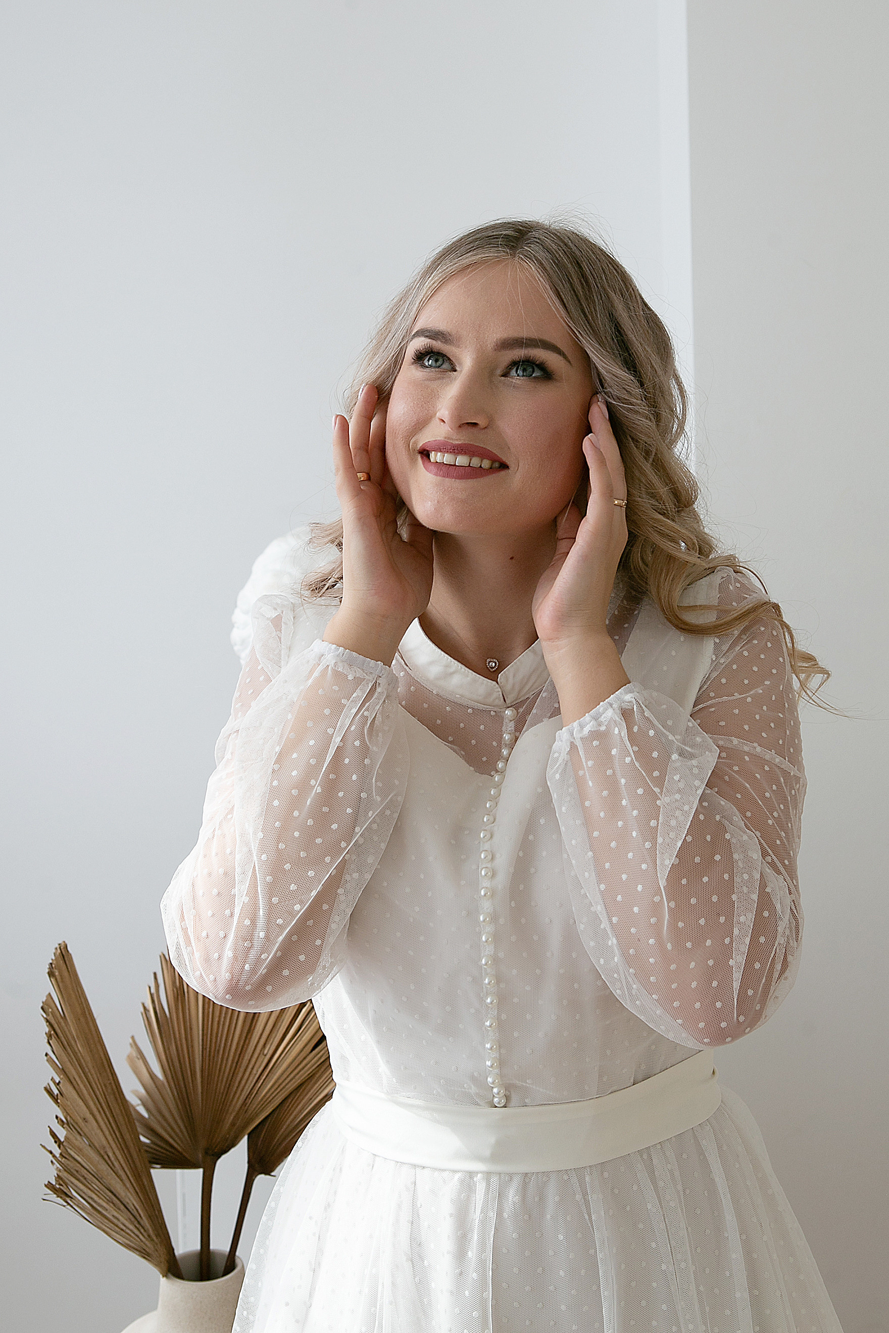 Свадебный фотограф в Омске. Счастливые моменты Вашей жизни. Фотограф Наталья Стаг в Омске. Фотографирую в разных стилях в разных студиях, а так же в школах и садах. Печатаю выпускные фотоальбомы