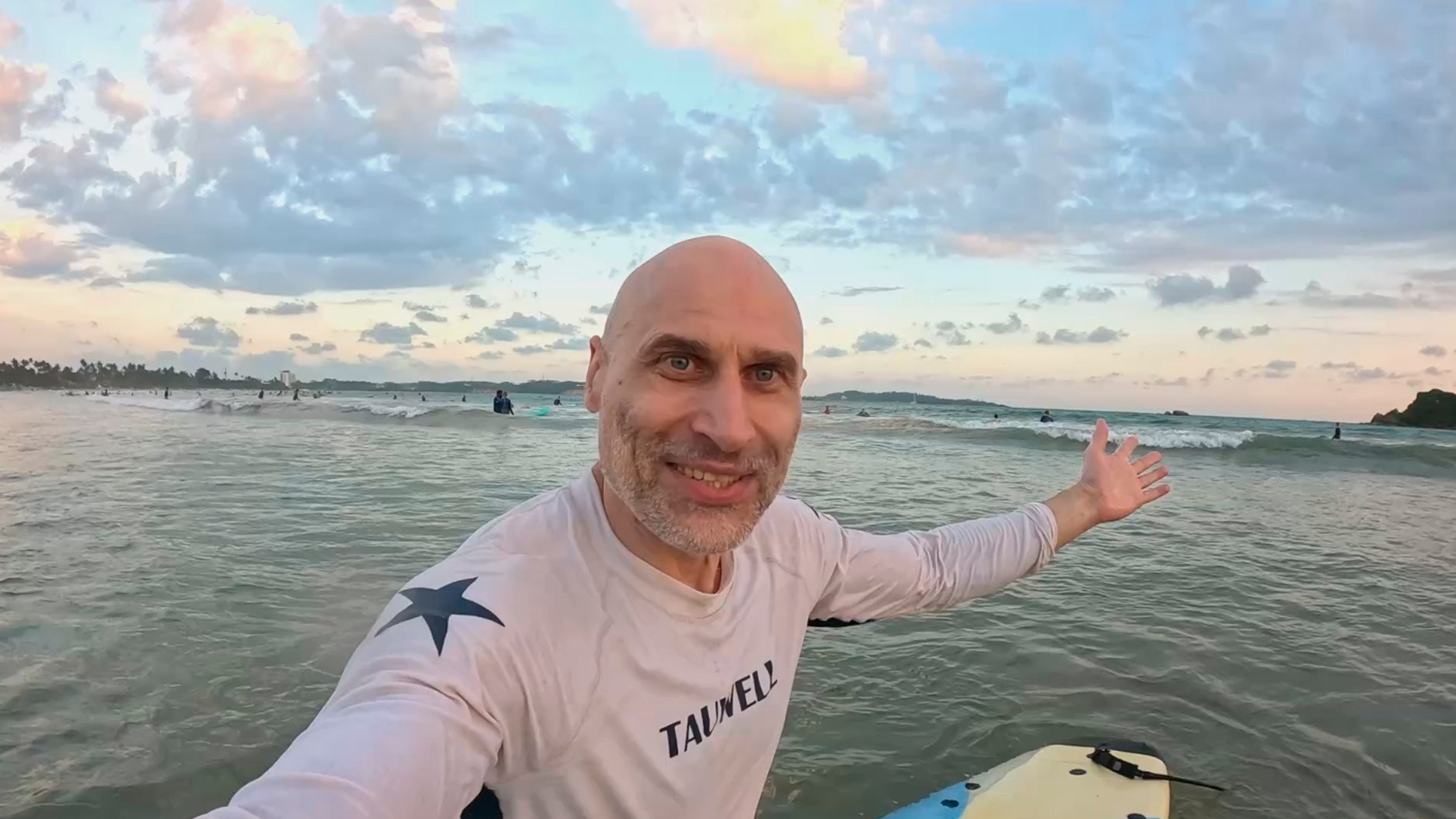 Развлекательно — познавательные видеоблоги. Ведущий на праздник в Москве / Денис Аганин