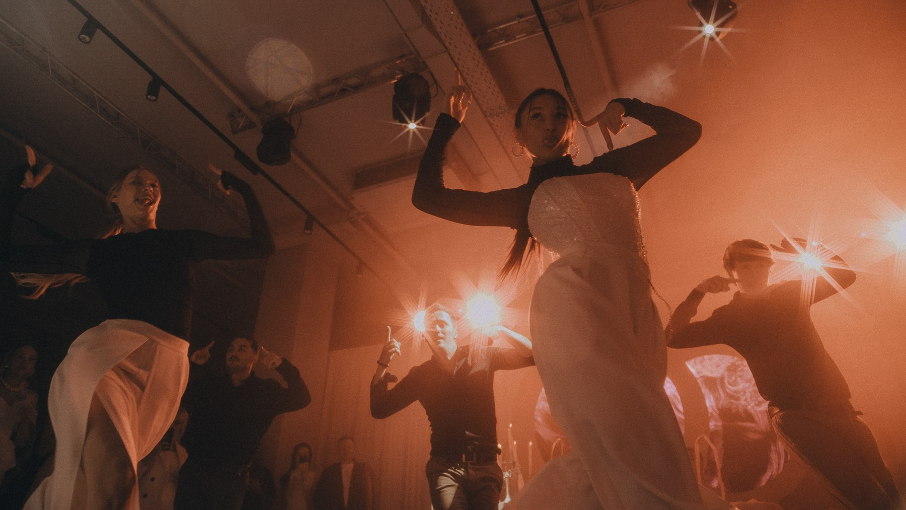 Фотограф на свадебную вечеринку Москва. VERSLIBRE | Свадебный и репортажный фотограф в Санкт-Петербурге, Москве, и Поволжье