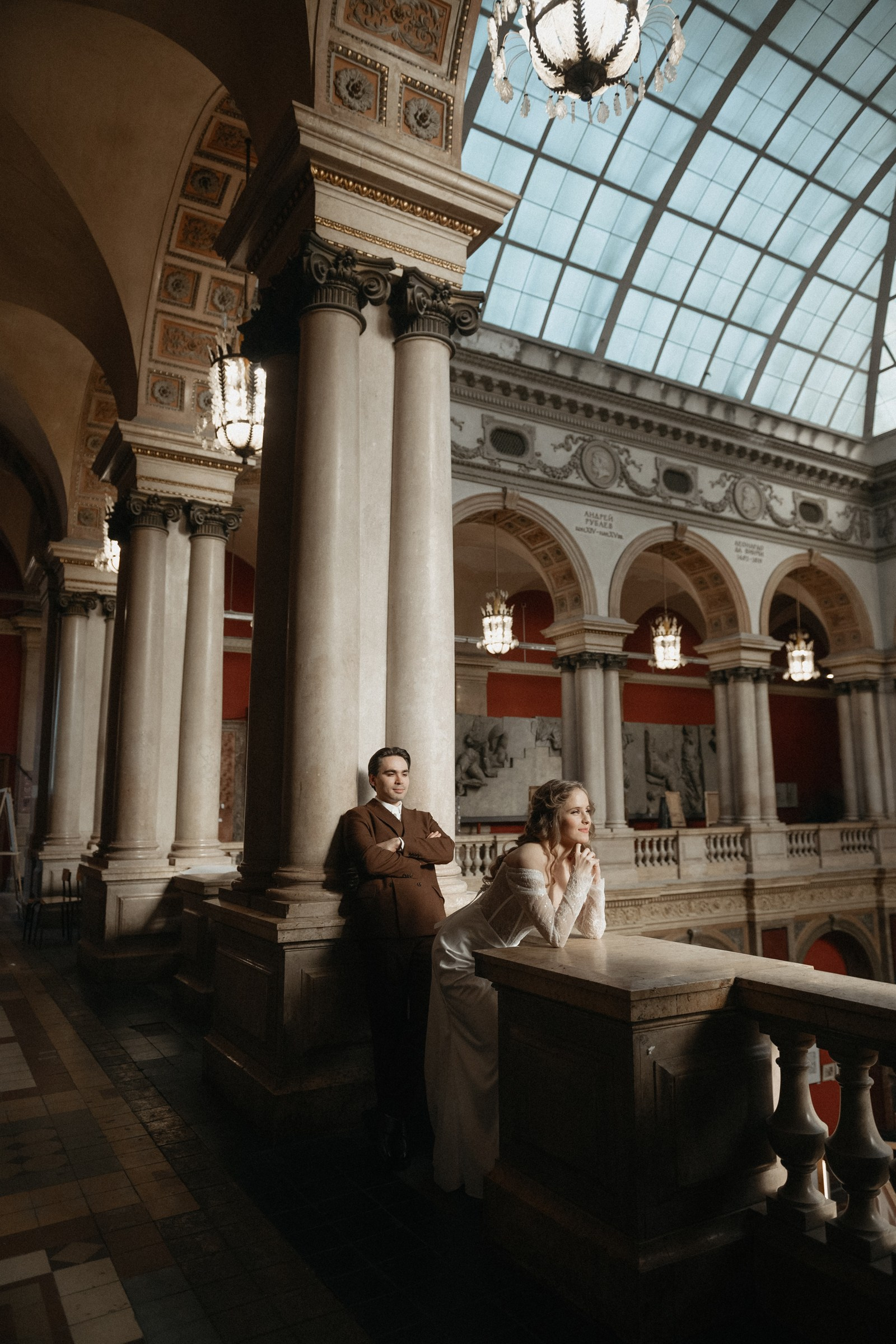 Закрытые места для свадебной фотосессии в дождь, осенью или зимой. Свадебный фотограф в Санкт-Петербурге Венера Ахметова