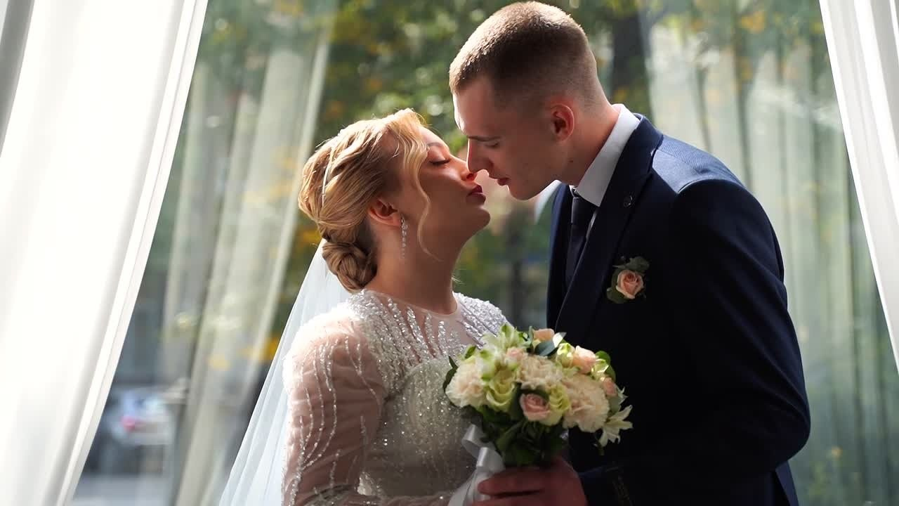 Свадебный видеограф. Семейный и свадебный фотограф Молодзяновская Елена