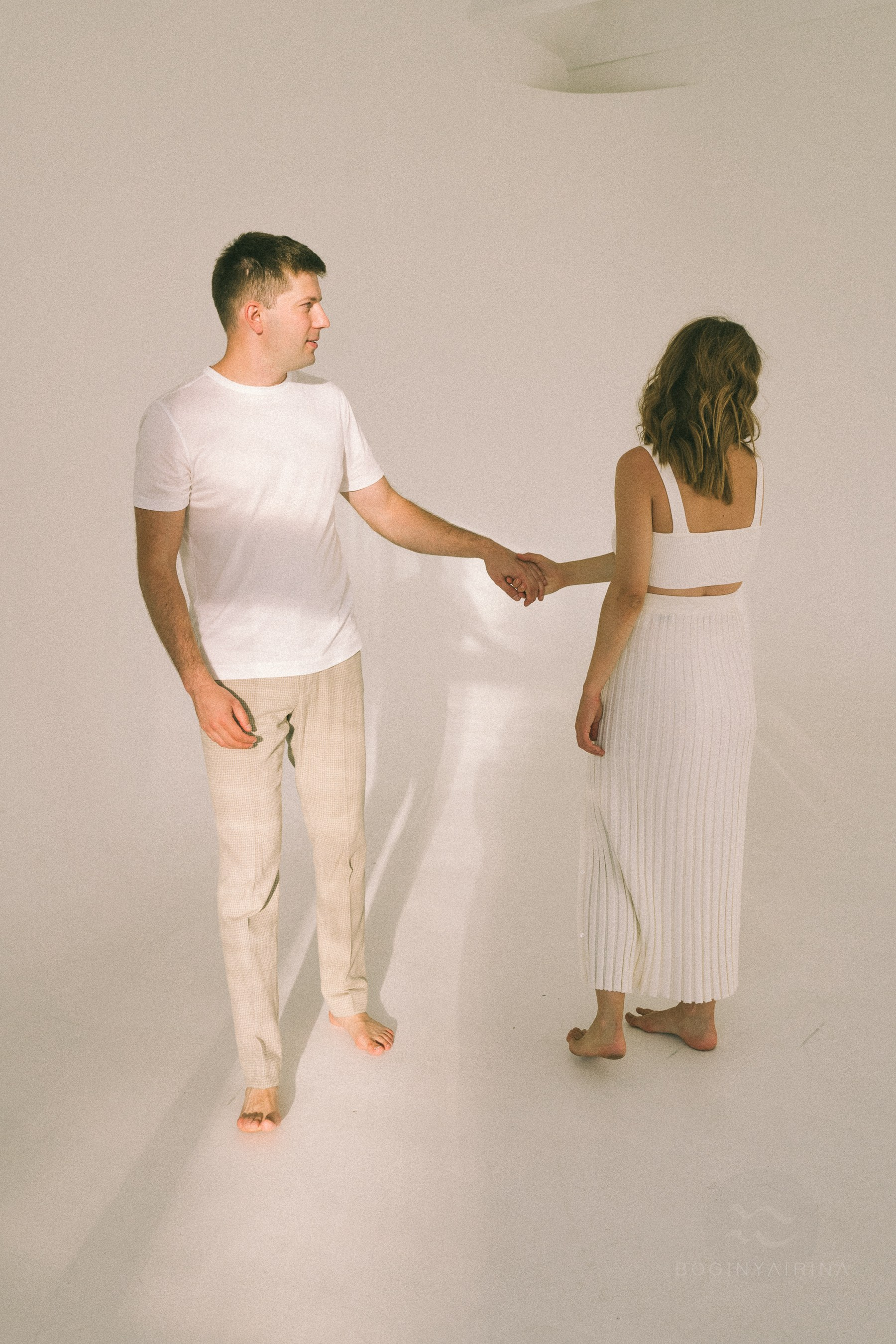 семейная фотосессия беременности с мужем дома