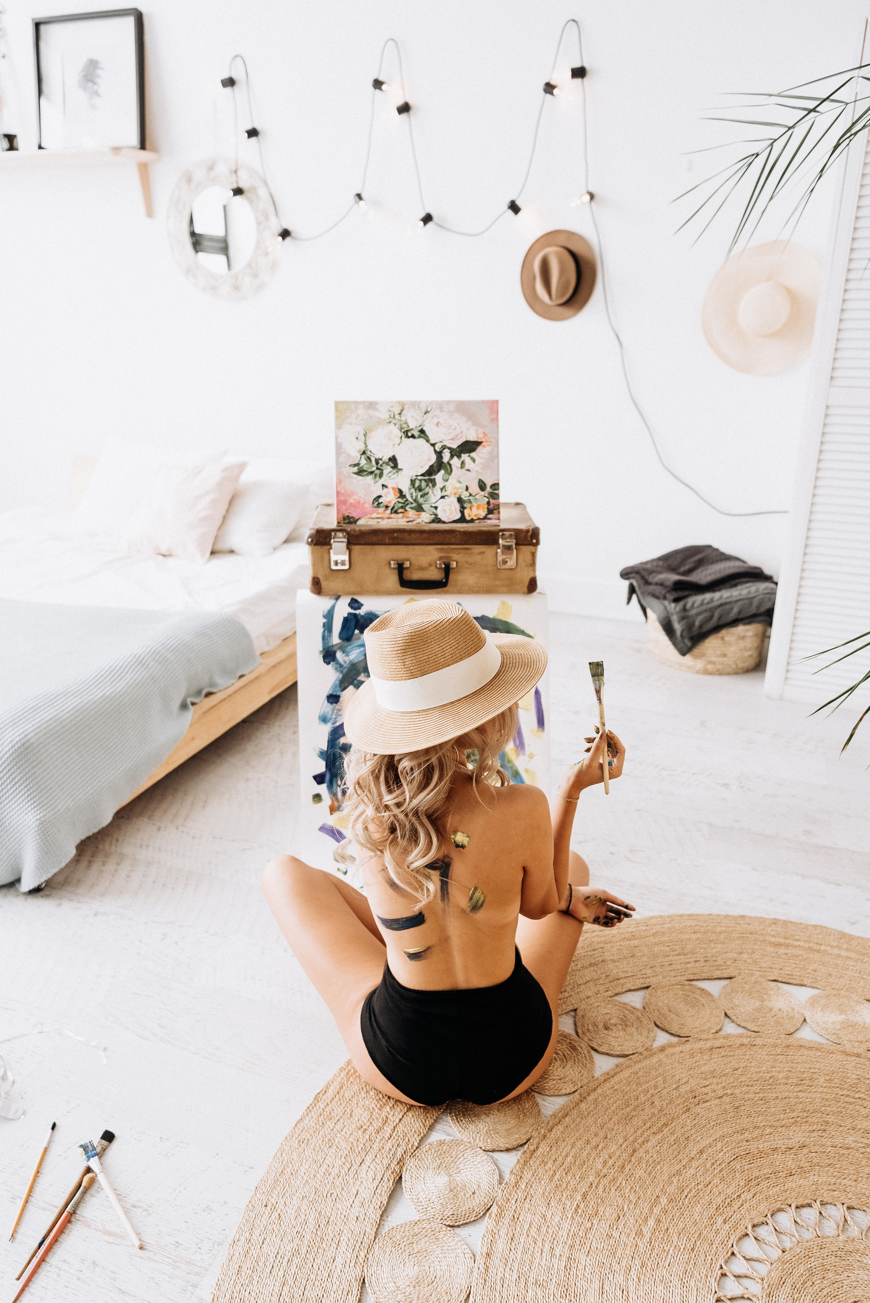 Не жалея красок