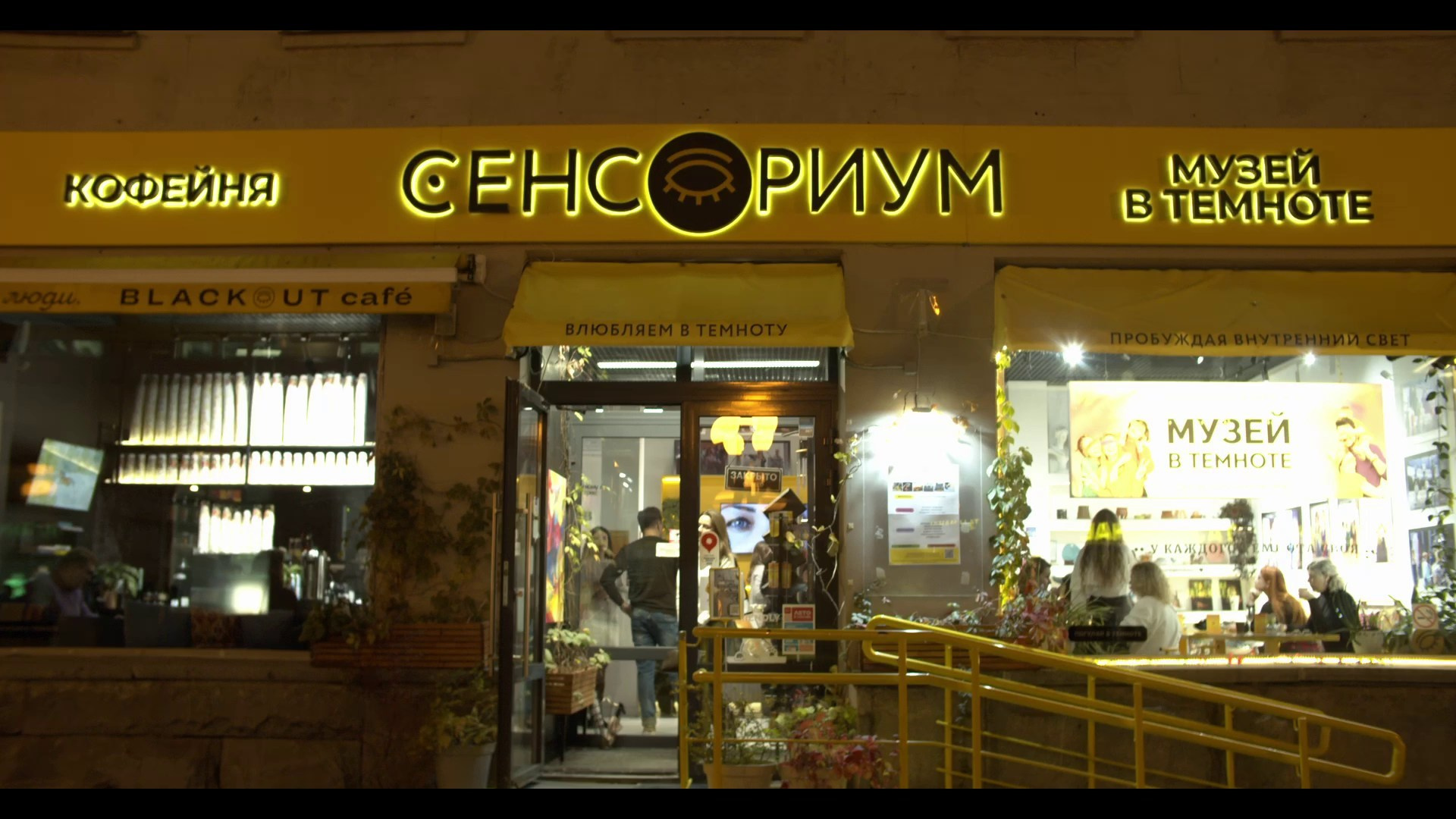 Наша первая фотовыставка. ПРОПАГАНДА молодёжный продюсерский центр