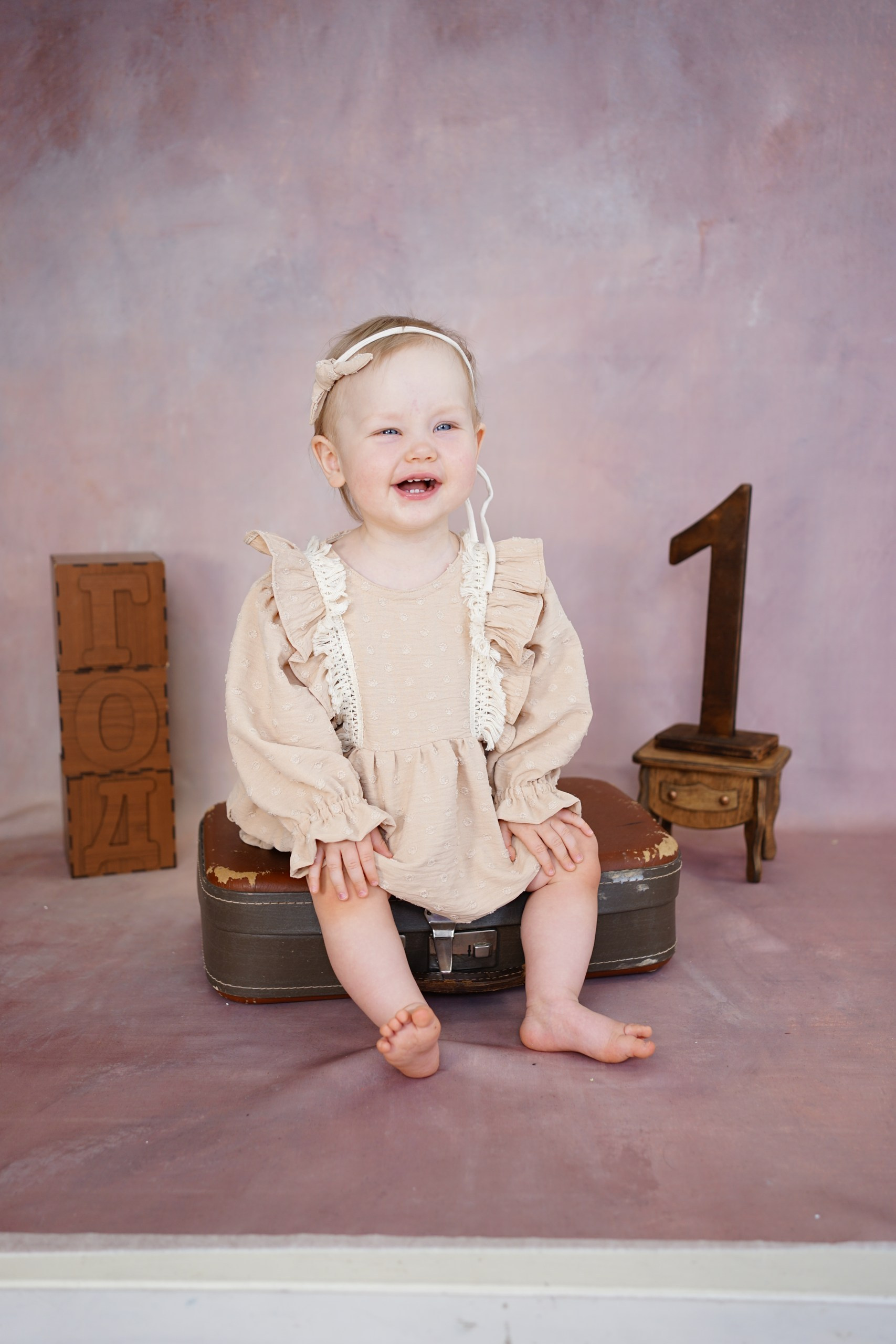 Фотозоны на ХОЛСТЕ. Детская Фотостудия ГОДОВАСИКИ в Санкт-Петербурге фотосесия на годик