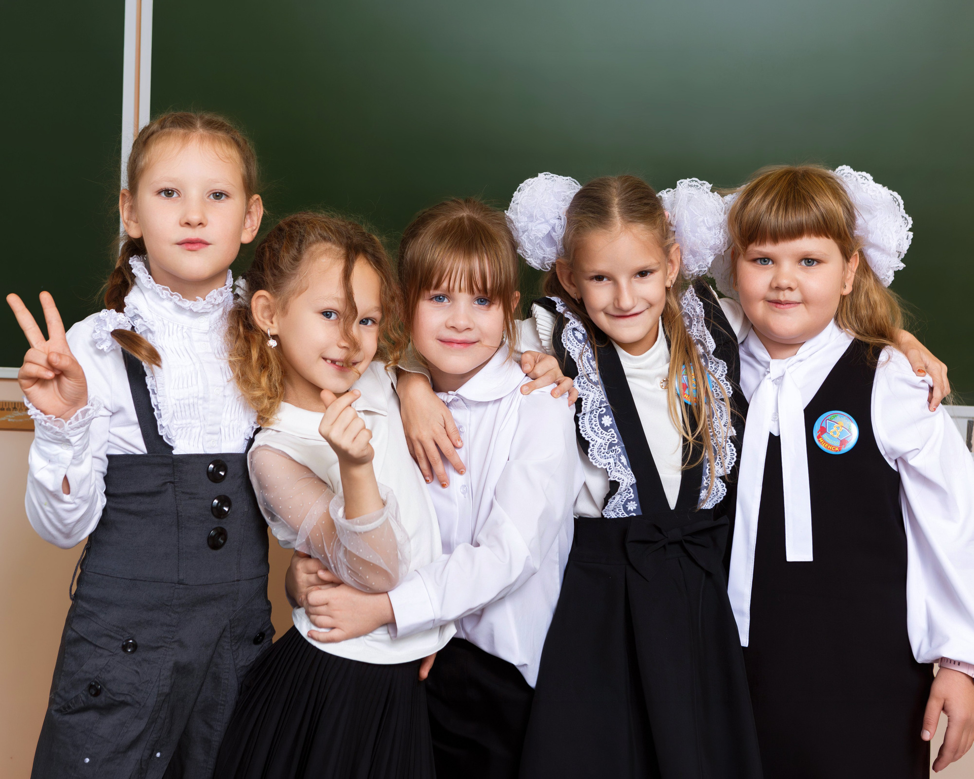 Фотография друзей из начальной школы