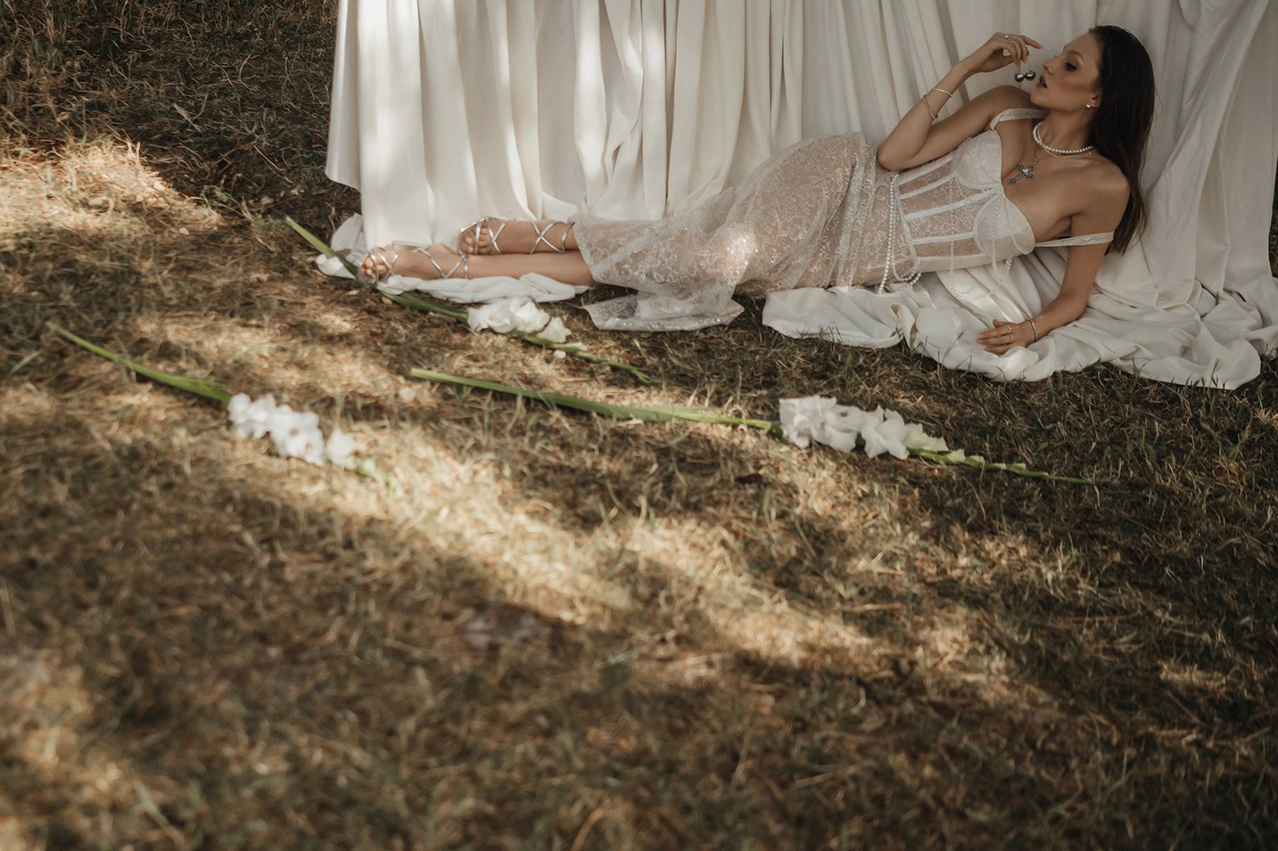 Свадебная фотосессия в старинном заброшенном храме в Крыму Гладиолусы. Свадебный и семейный фотограф и видеограф, Крым, Москва, Санкт -Петербург