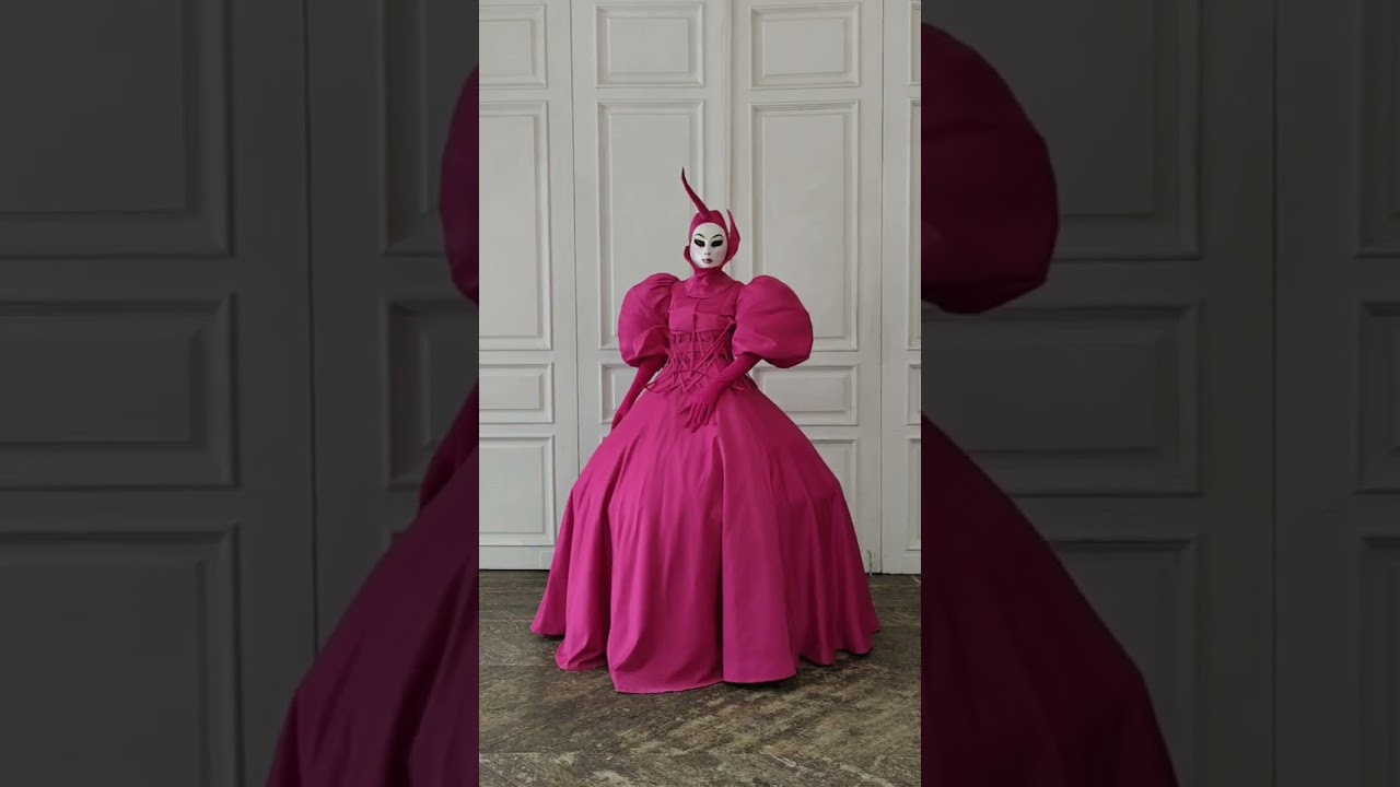 Видео (1). Мимы и Ходулисты на встречу гостей. Москва