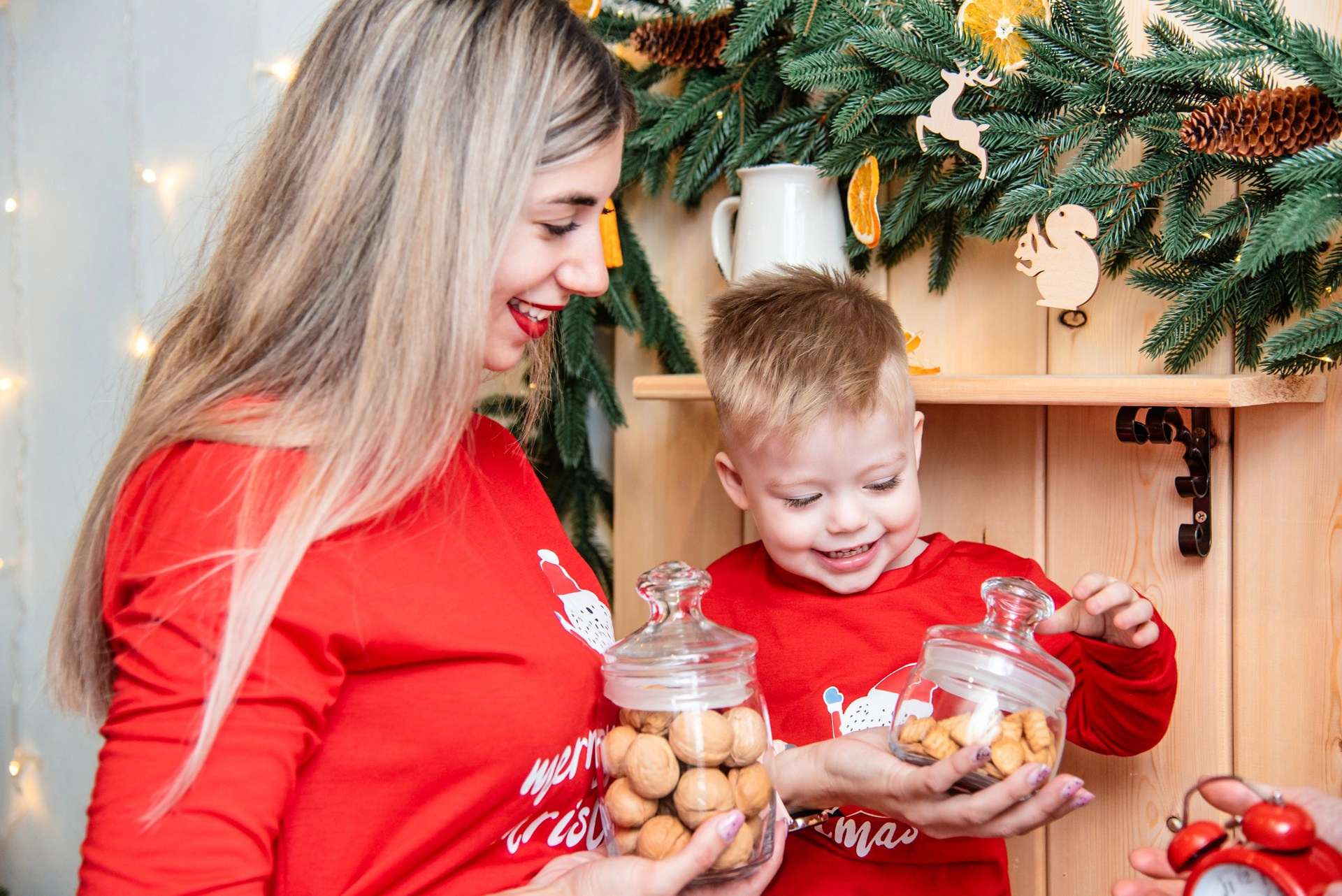 Семья на новогодней фотосессии в пижамах. Ольга Ли свадебный семейный фотограф Иркутск