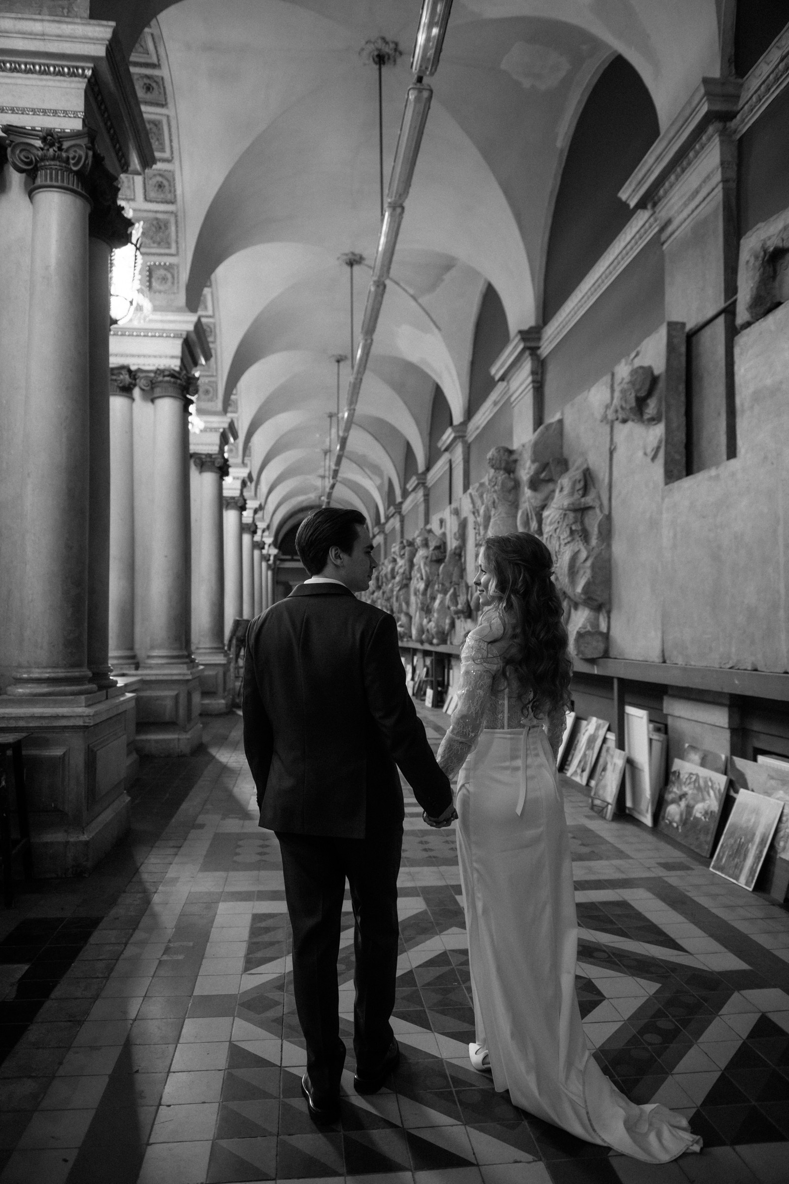 Закрытые места для свадебной фотосессии в дождь, осенью или зимой. Свадебный фотограф в Санкт-Петербурге Венера Ахметова