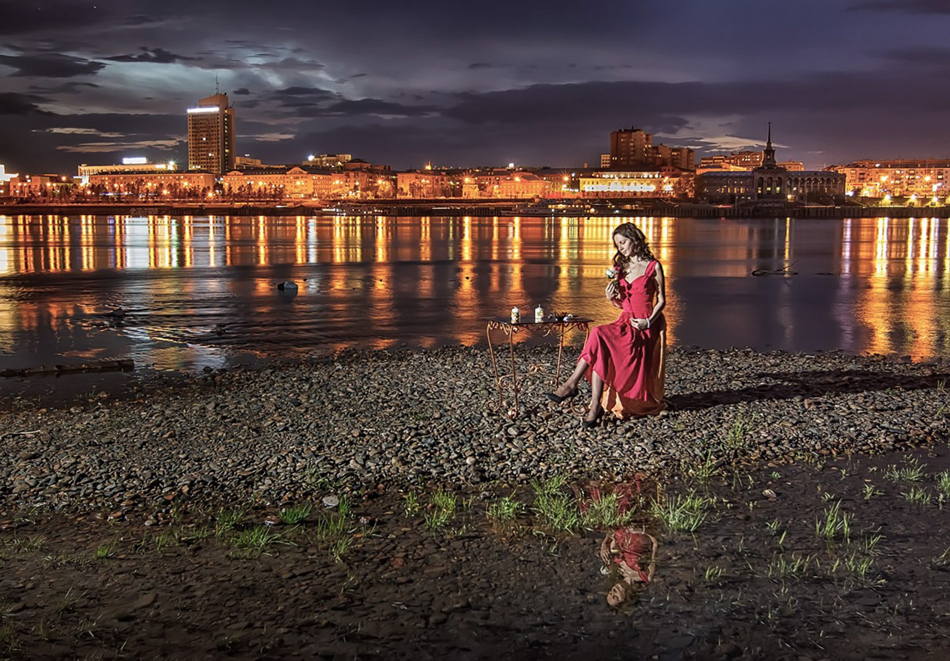 женская фотосессия Красноярск фото для девушки фотограф Красноярск фотосессия для сайта знакомств Красноярск фото для социальной сети заказать цена стоимость фотосессии в Красноярске пример фото идея место позы для фотосессии девушки в Красноярске фотосессия ИИ фотосессиия нейросеть промт для фотосессии фотосессия фото для социальной сети визажист причёска и макияж Красноярск парк Сады мечты Татышев фотостудия Красноярск бизнес портрет