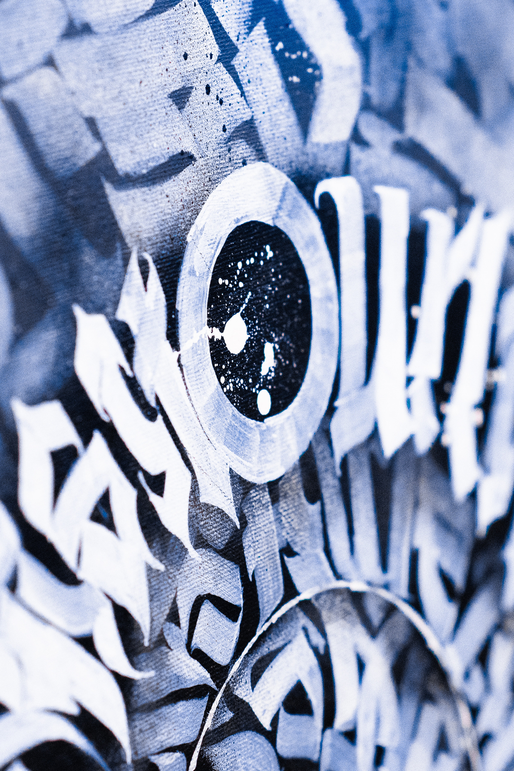 Каллиграфия на холстах со смыслом от Андрея Рэя