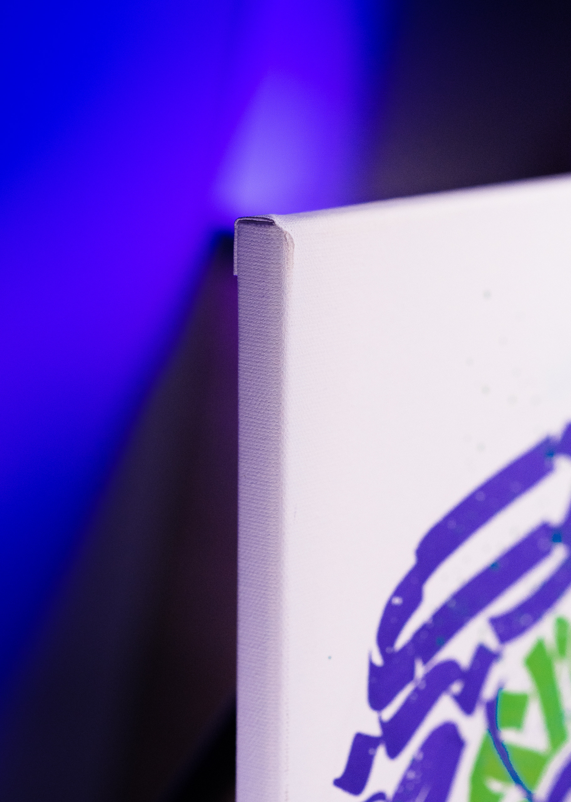 Каллиграфия на холстах со смыслом от Андрея Рэя