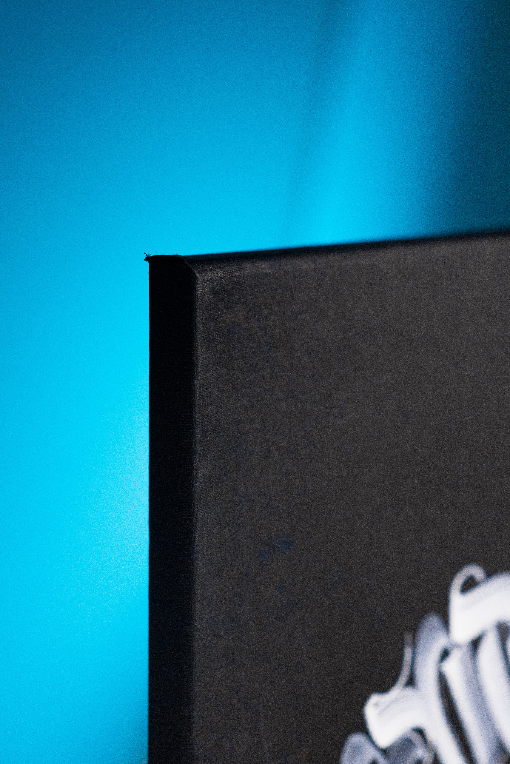 Каллиграфия на холстах со смыслом от Андрея Рэя