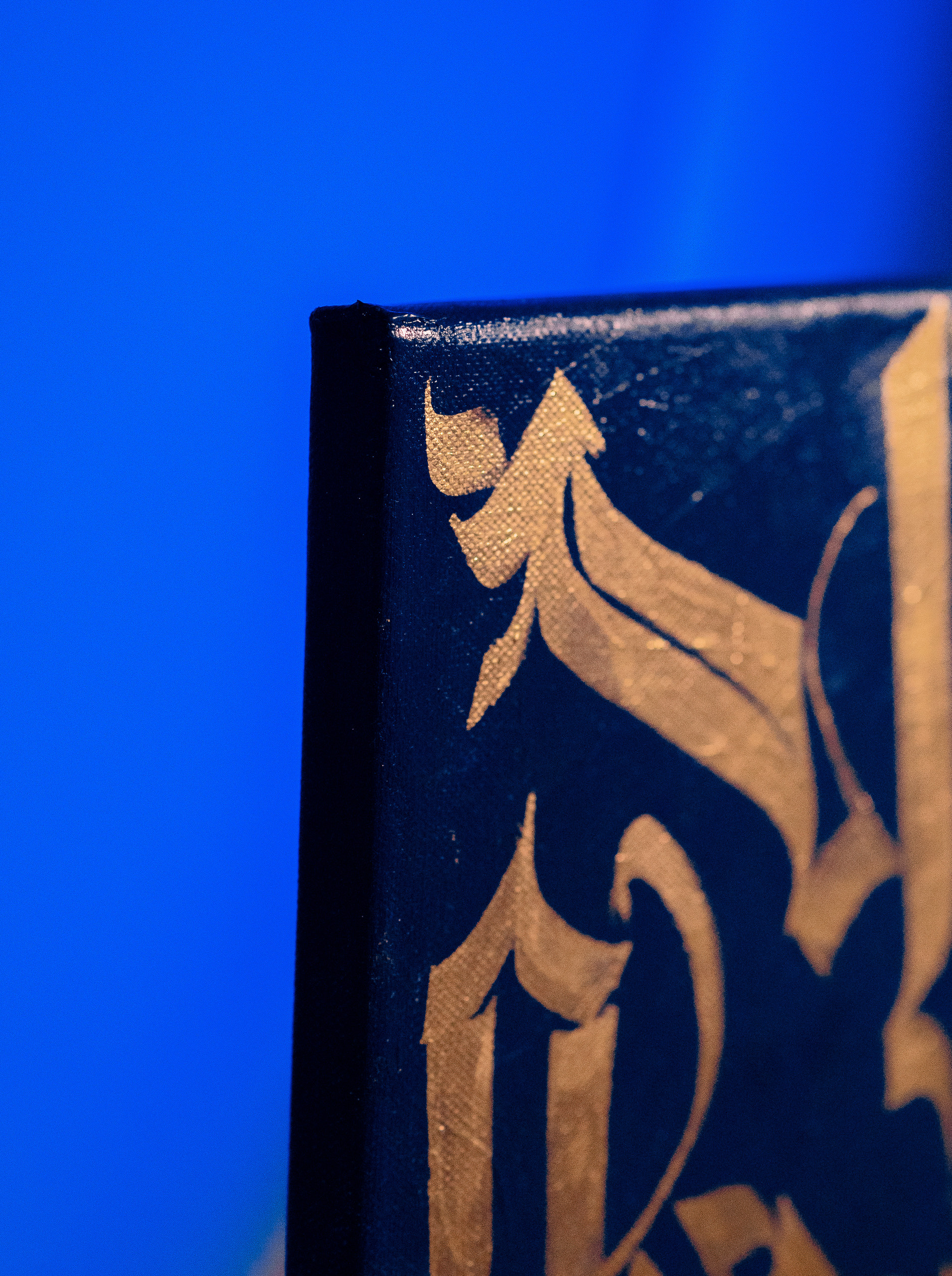 Каллиграфия на холстах со смыслом от Андрея Рэя