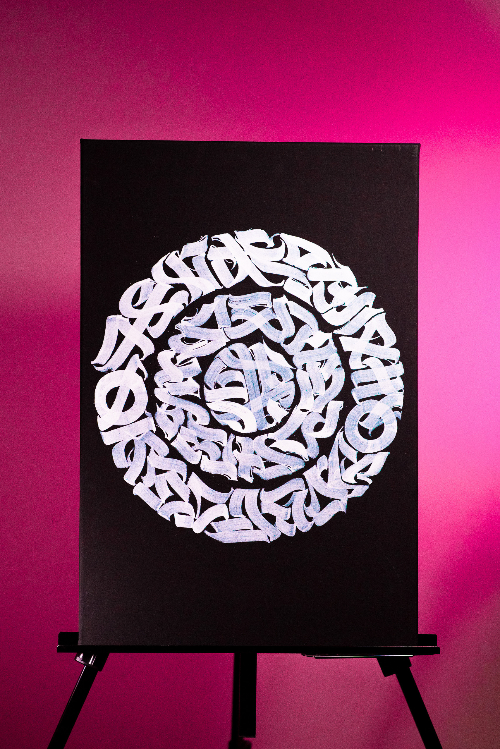 Каллиграфия на холстах со смыслом от Андрея Рэя