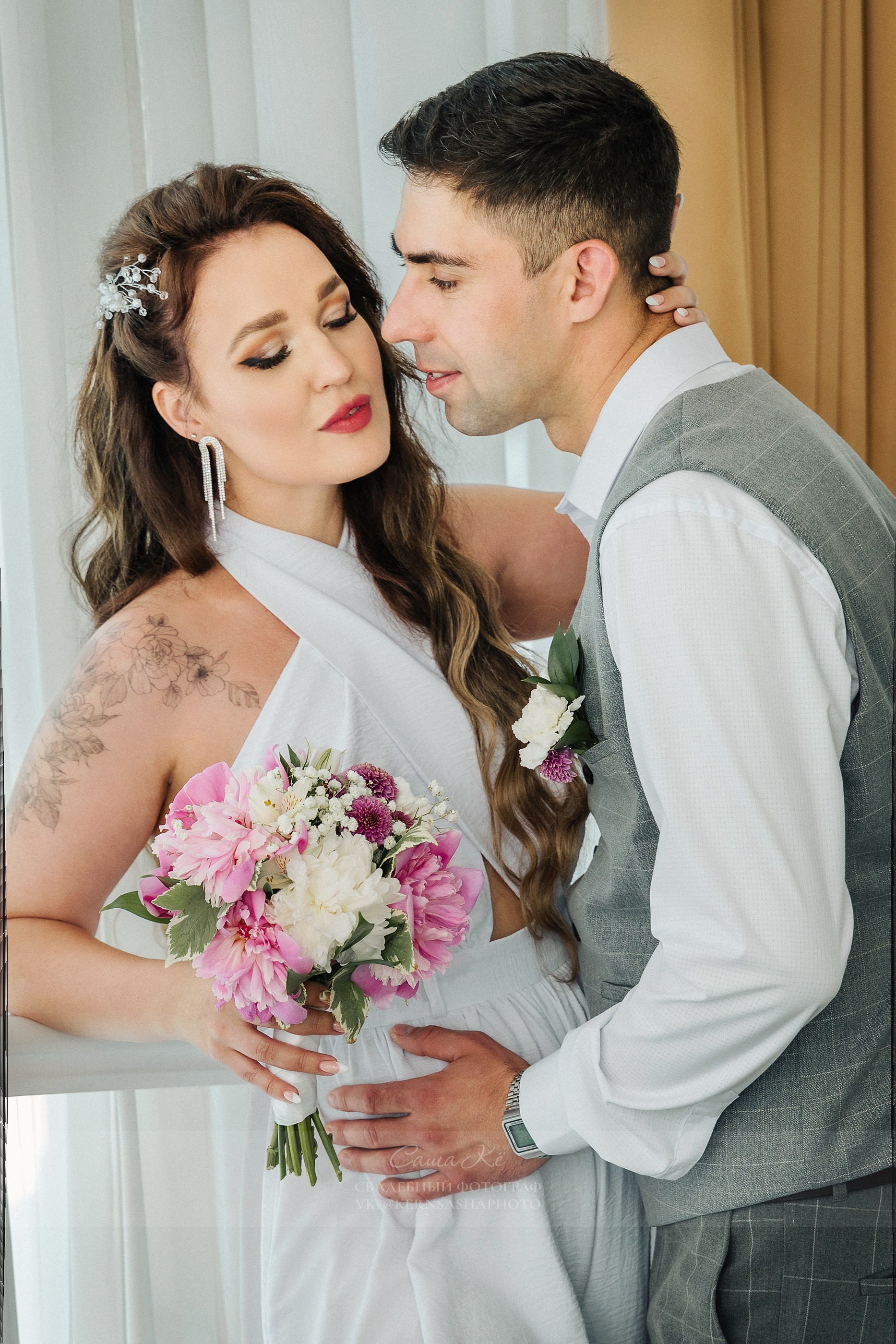 Свадебная фотосессия в Нарымском сквере Новосибирска. Свадебный, семейный и event фотограф в Новосибирске и Новосибирской области Саша Кё