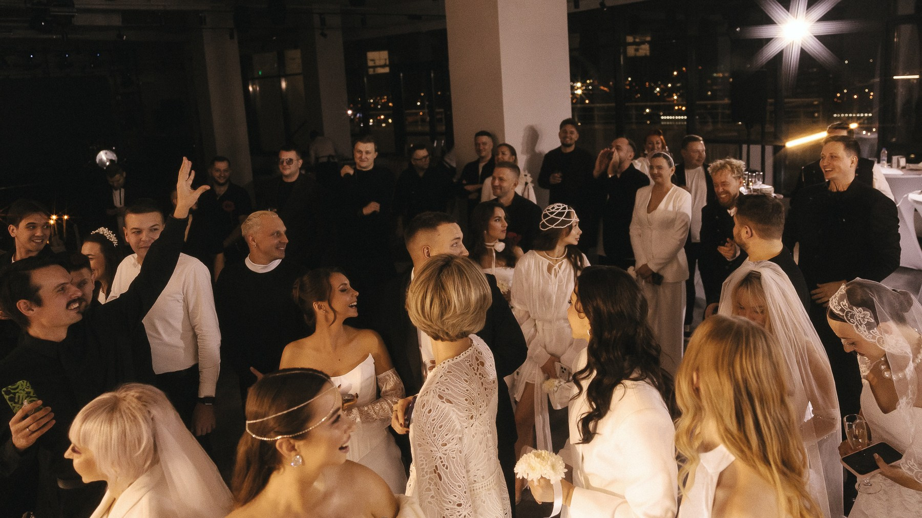 Фотограф на свадебную вечеринку Москва. VERSLIBRE | Свадебный и репортажный фотограф в Санкт-Петербурге, Москве, и Поволжье