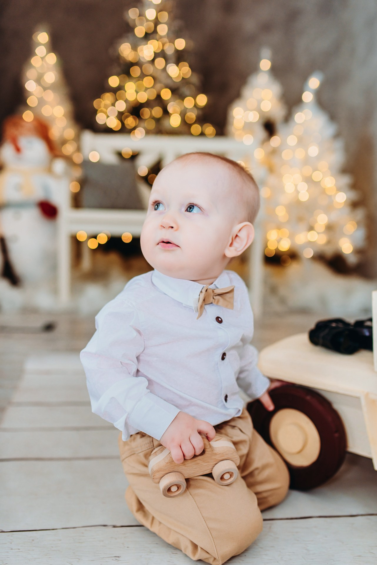 Малыш улыбается в новогодней студии. Ольга Ли свадебный семейный фотограф Иркутск