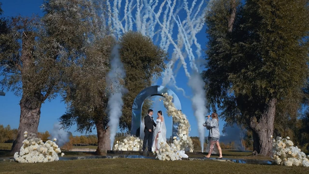 Красивое свадебное видео SDE, показанное в этот же день на свадьбе. Свадебное видео и фото съемка на свадьбу в Краснодаре Твинс Студио