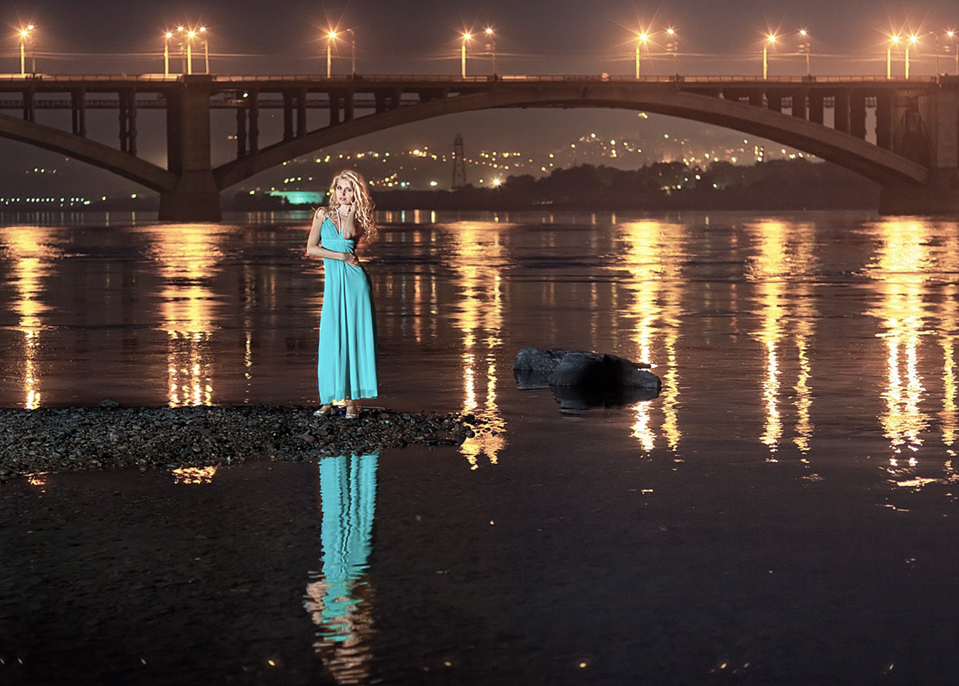 женская фотосессия Красноярск фото для девушки фотограф Красноярск фотосессия для сайта знакомств Красноярск фото для социальной сети заказать цена стоимость фотосессии в Красноярске пример фото идея место позы для фотосессии девушки в Красноярске фотосессия ИИ фотосессиия нейросеть промт для фотосессии фотосессия фото для социальной сети визажист причёска и макияж Красноярск парк Сады мечты Татышев фотостудия Красноярск бизнес портрет