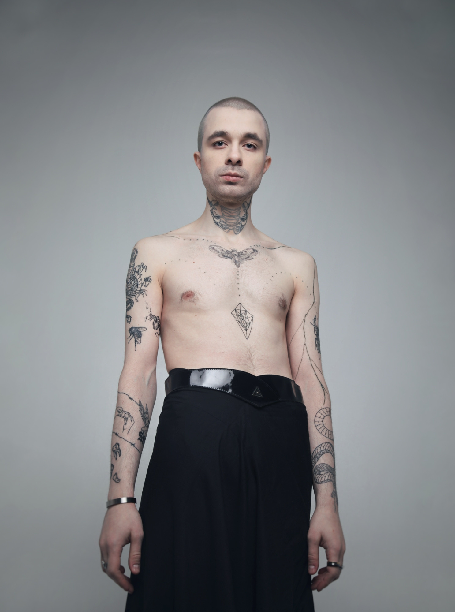 Модель для предметной съемки Василий Москва | Sale Easy