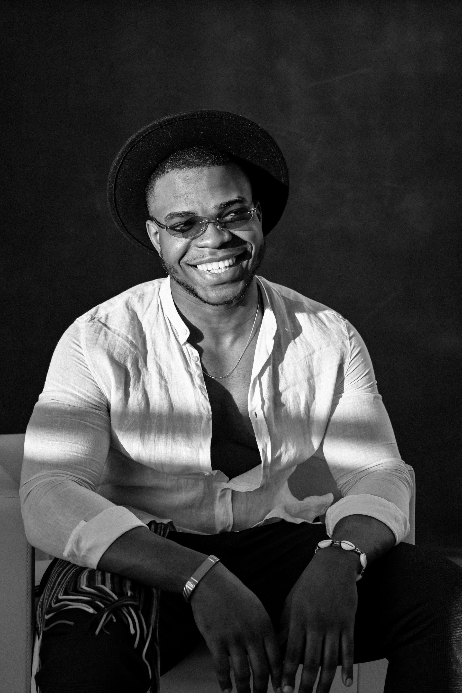 Модель для предметной съемки Нджебайи Ален Даниэль Москва | Sale Easy