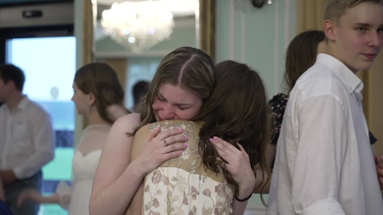 Фотограф на выпускной в школе. Видеосъёмка. Фотограф и видеограф в Екатеринбурге