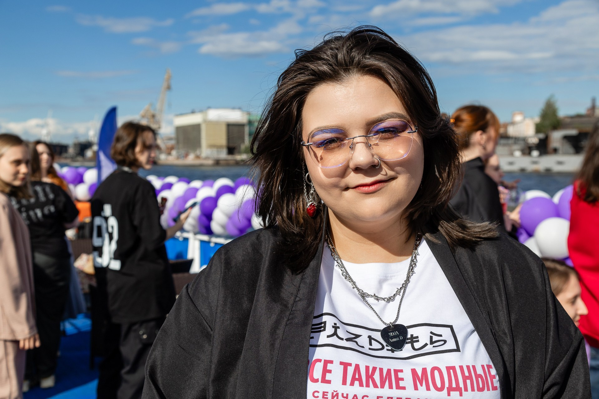 Фото девушки на борту теплохода